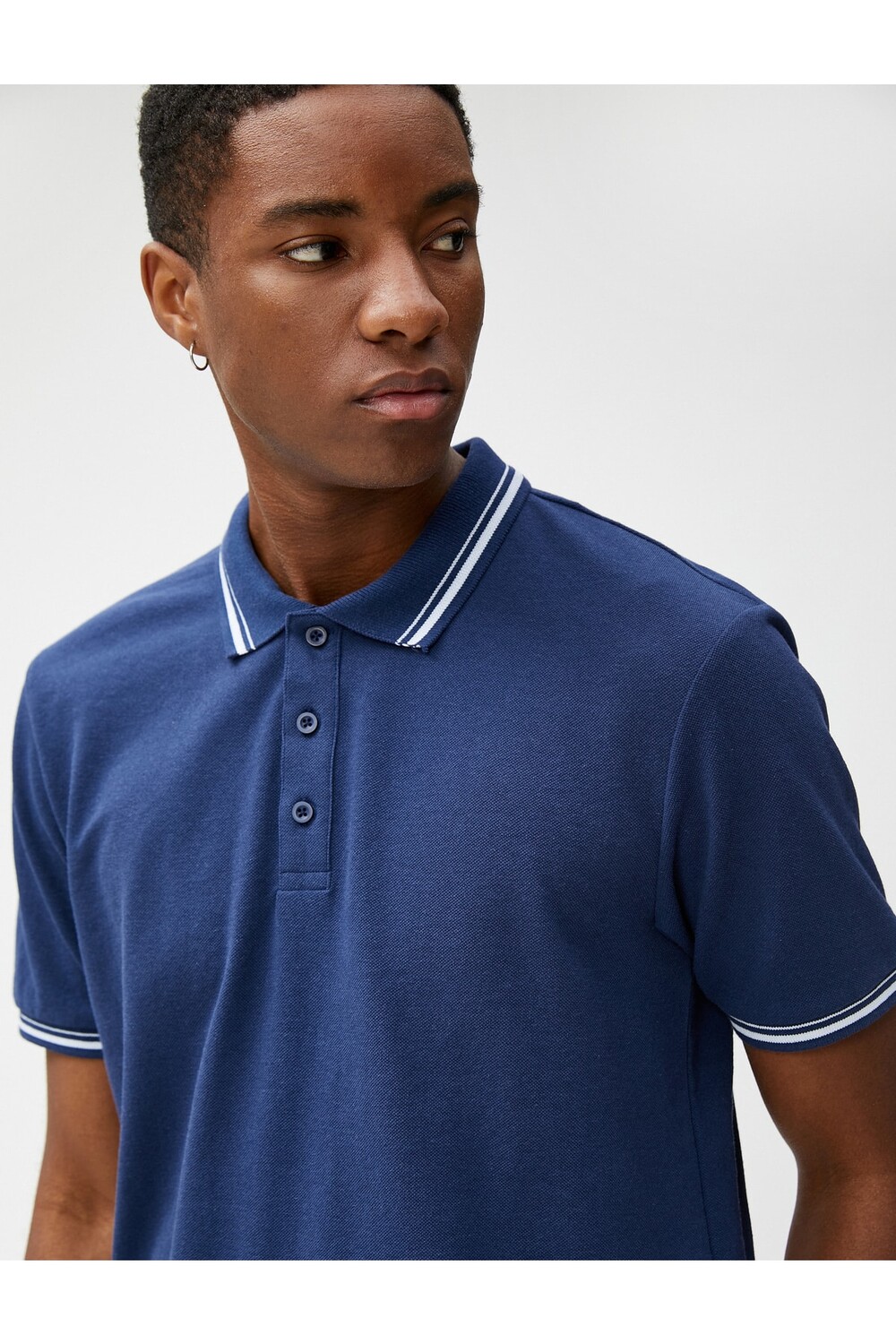 

Футболка с воротником-поло Slim Fit на пуговицах с коротким рукавом и окантовкой Koton, темно-синий