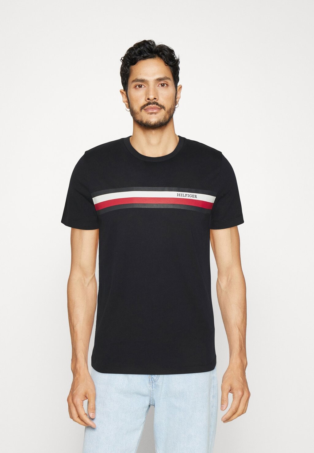 

Футболка с принтом RWB MONOTYPE CHEST STRIPE Tommy Hilfiger, небо пустыни