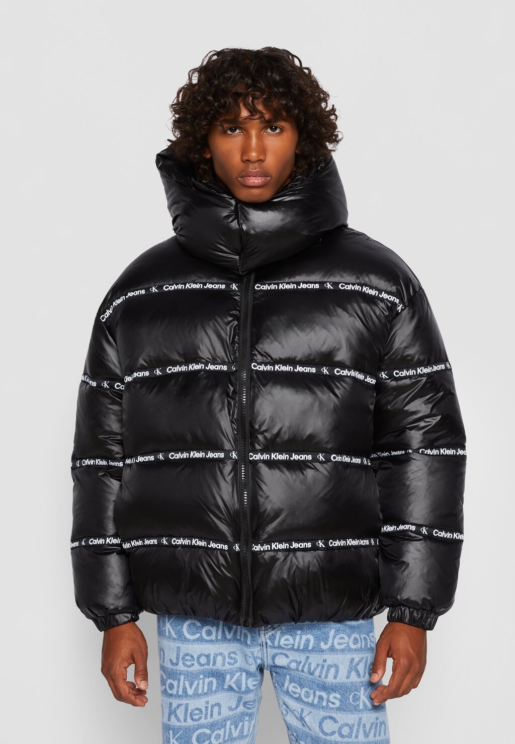 

Куртка Calvin Klein Jeans ЭКСКЛЮЗИВНЫЙ ПУФФ С ЛОГОТИПОМ, цвет ck black