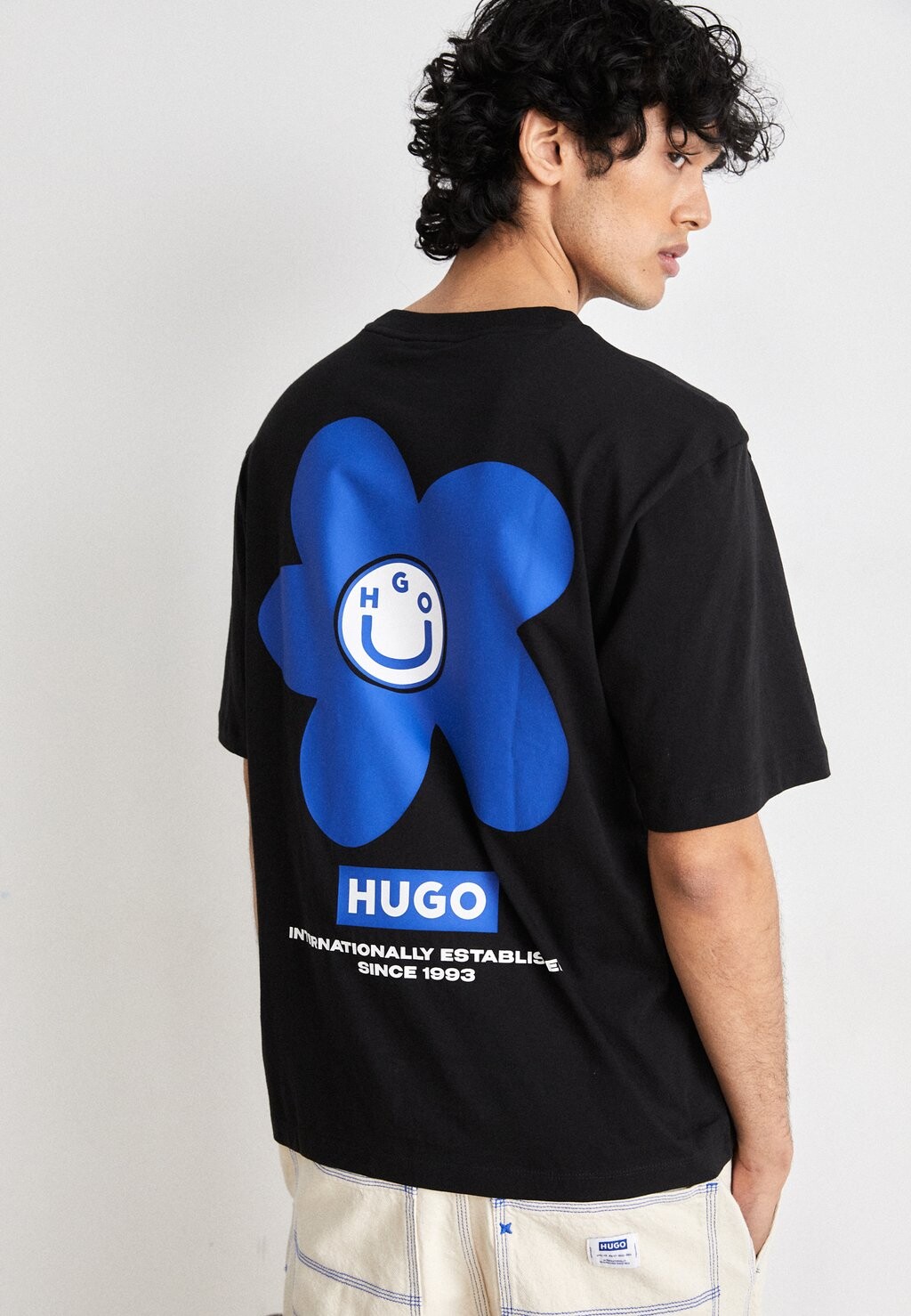 

Футболка с принтом NORETTO HUGO, цвет black