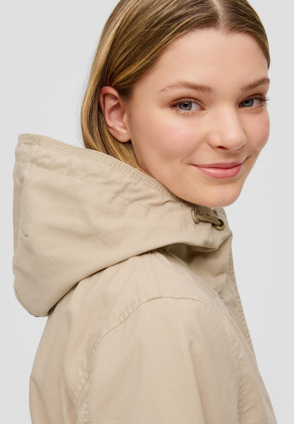 

Парка MIT DURCHZUGSKORDEL QS, цвет beige