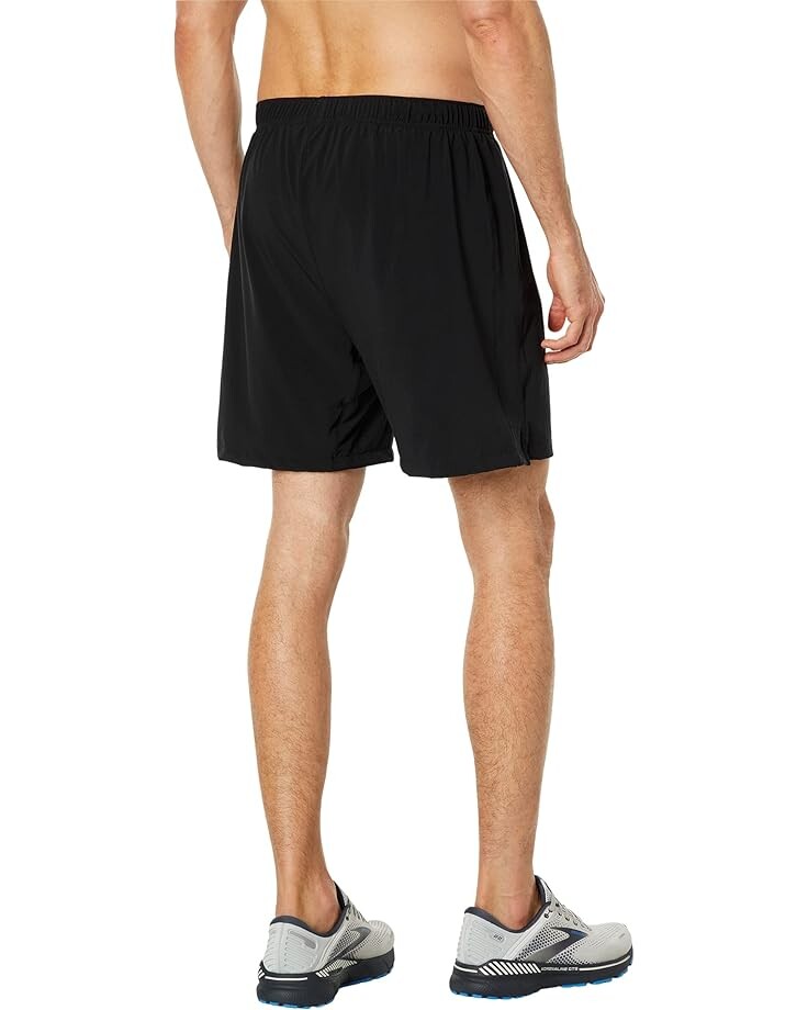 

Шорты Brooks Moment 7" Shorts, черный