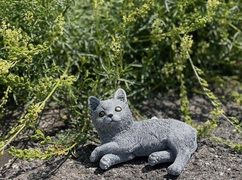 

Каменная и стильная каменная фигурка маленькая кошка Ангелина литая из камня морозостойкая, атмосферостойкая
