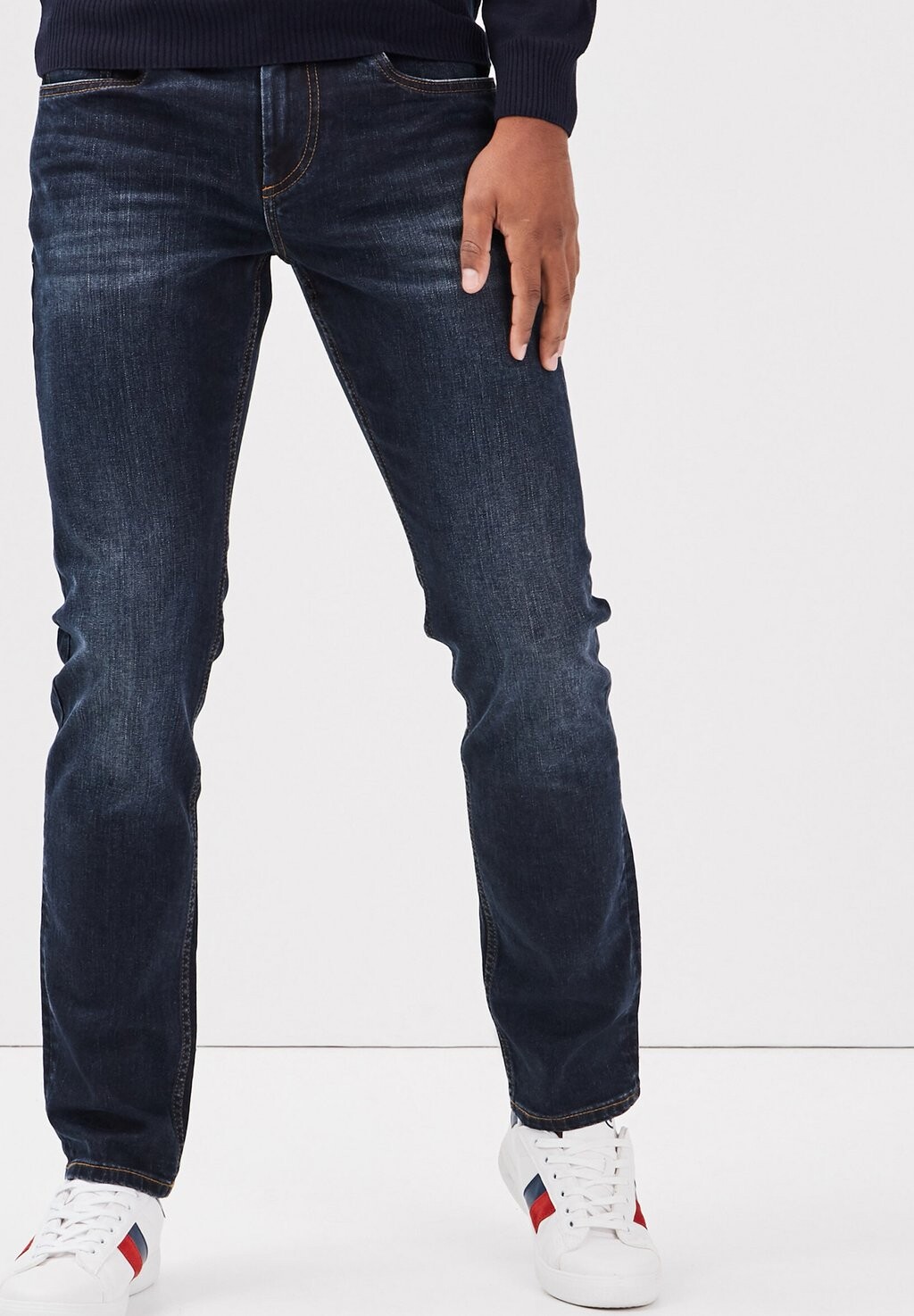 

Джинсы прямого кроя BONOBO Jeans