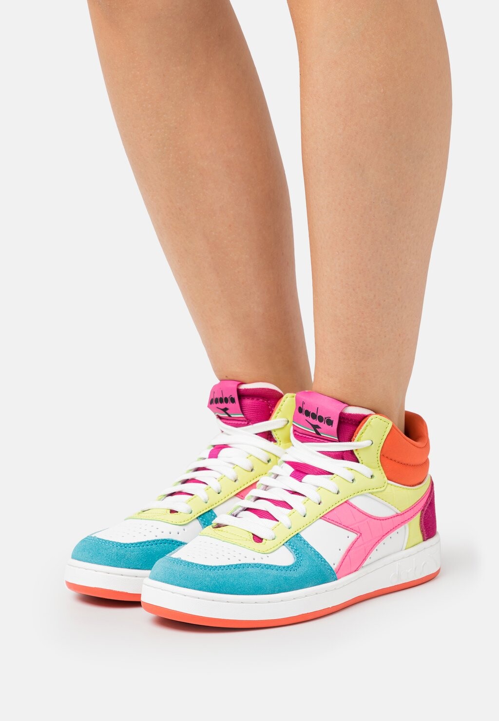

Высокие кроссовки Diadora
