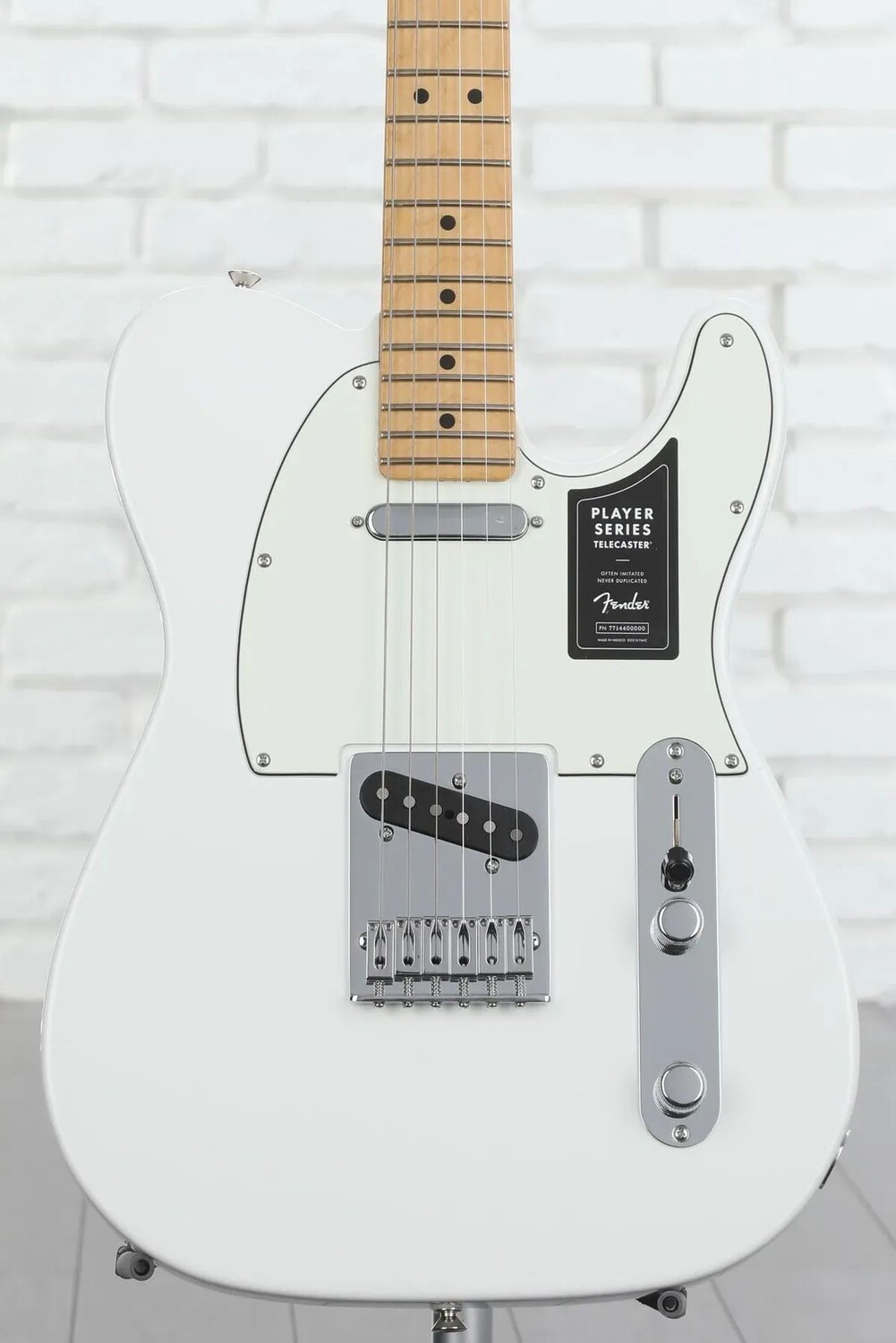

Fender Player Telecaster — полярный белый, с кленовой накладкой на гриф