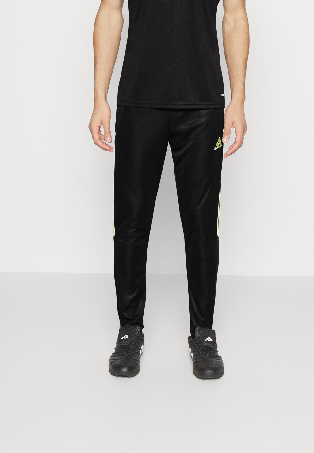

Тренировочные брюки Adidas