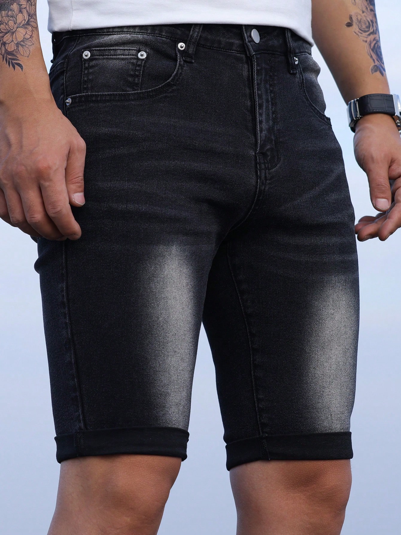 цена Мужские джинсовые шорты узкого кроя Manfinity Homme, серый