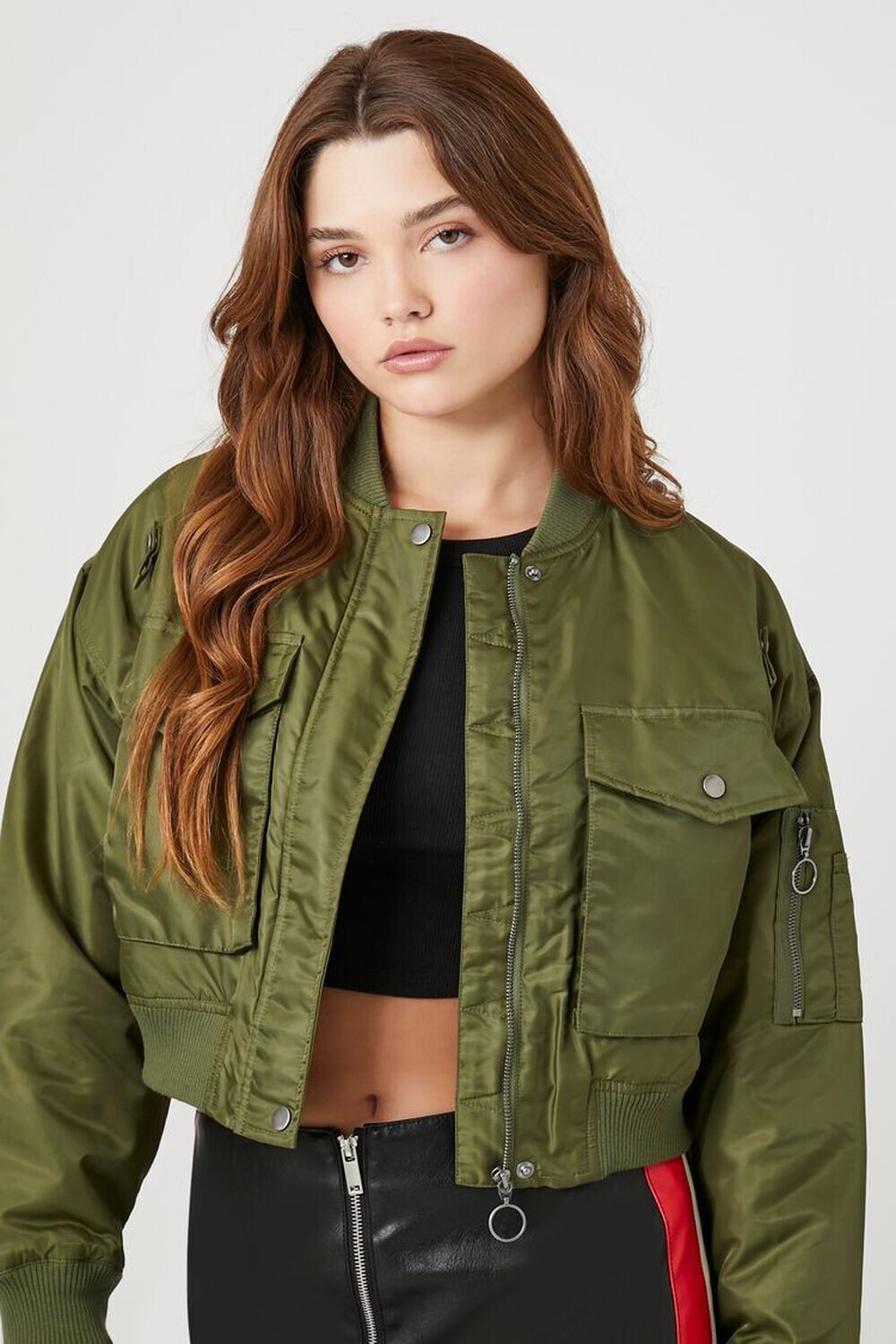 

Укороченный бомбер Forever 21, кипарис
