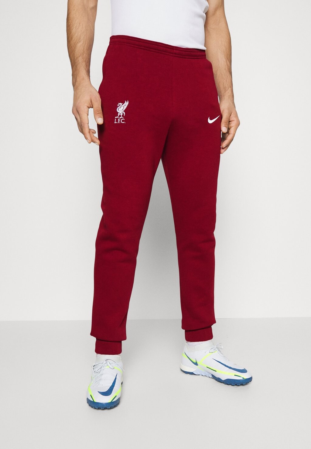 

Команда LFC M NK GFA FLC PANT BB Nike, красно-белая команда