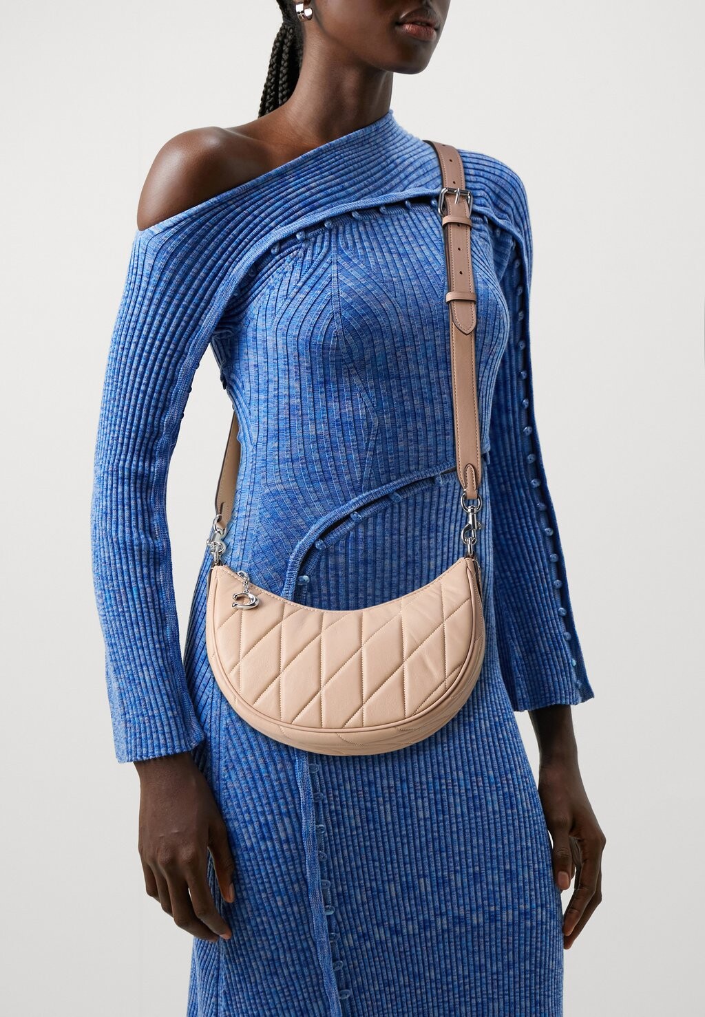 

Сумка QUILTED PILLOW MIRA SHOULDER BAG Coach, розовый