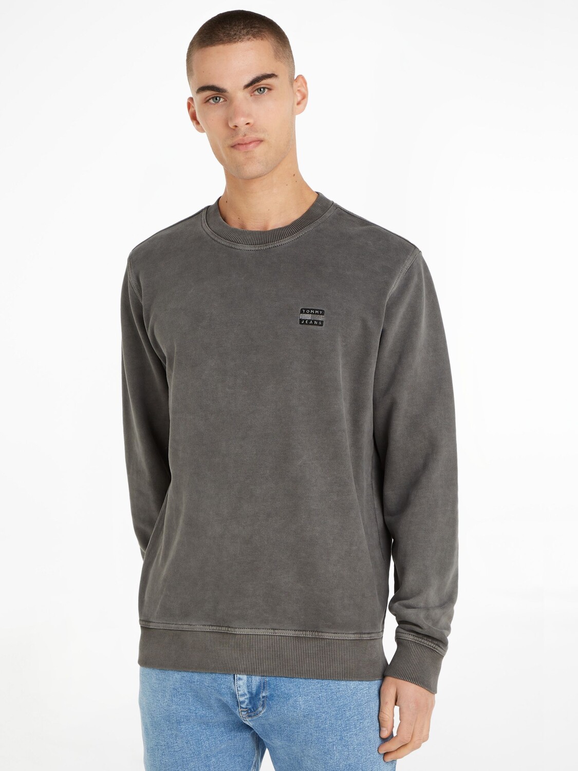 

Джемпер прямого кроя Tommy Jeans с нашивкой Tommy Hilfiger, серый