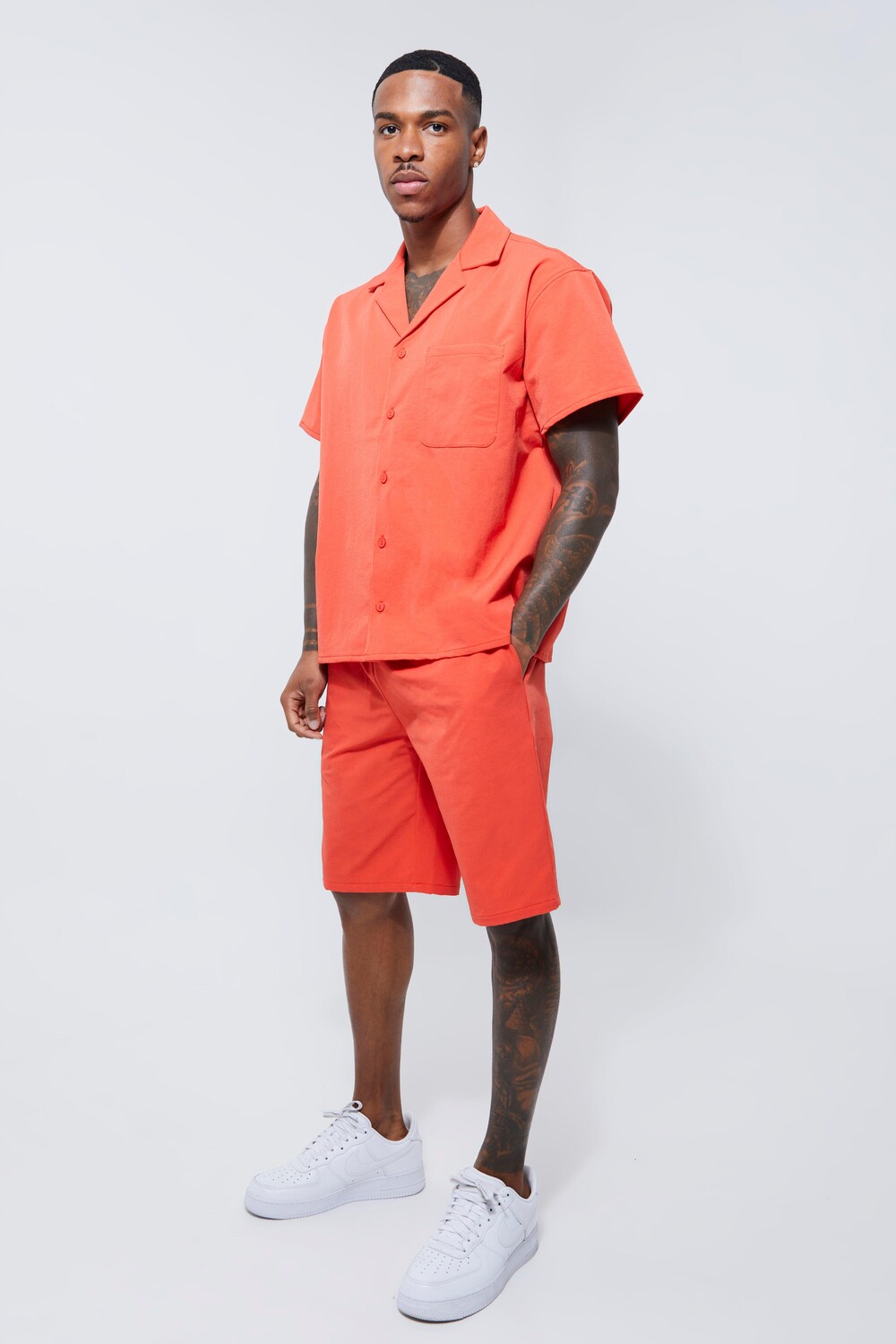 

Рубашка и короткий комплект revere boxy technical с коротким рукавом Boohoo, красный
