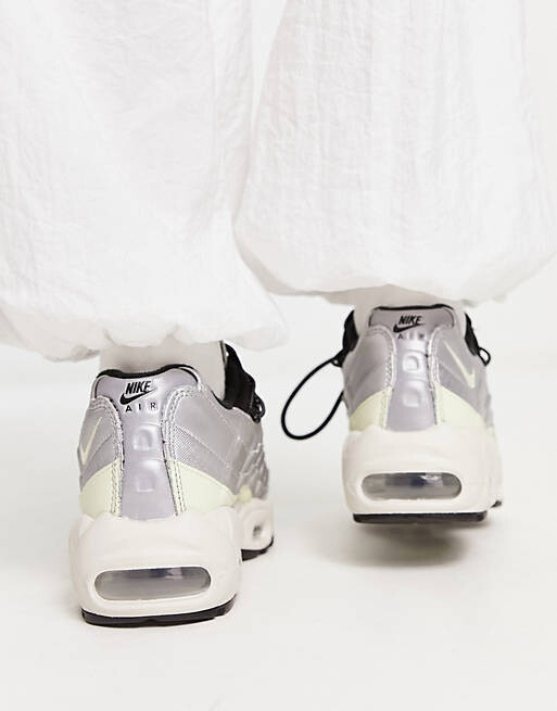 

Серебристые кроссовки Nike Air Max 95