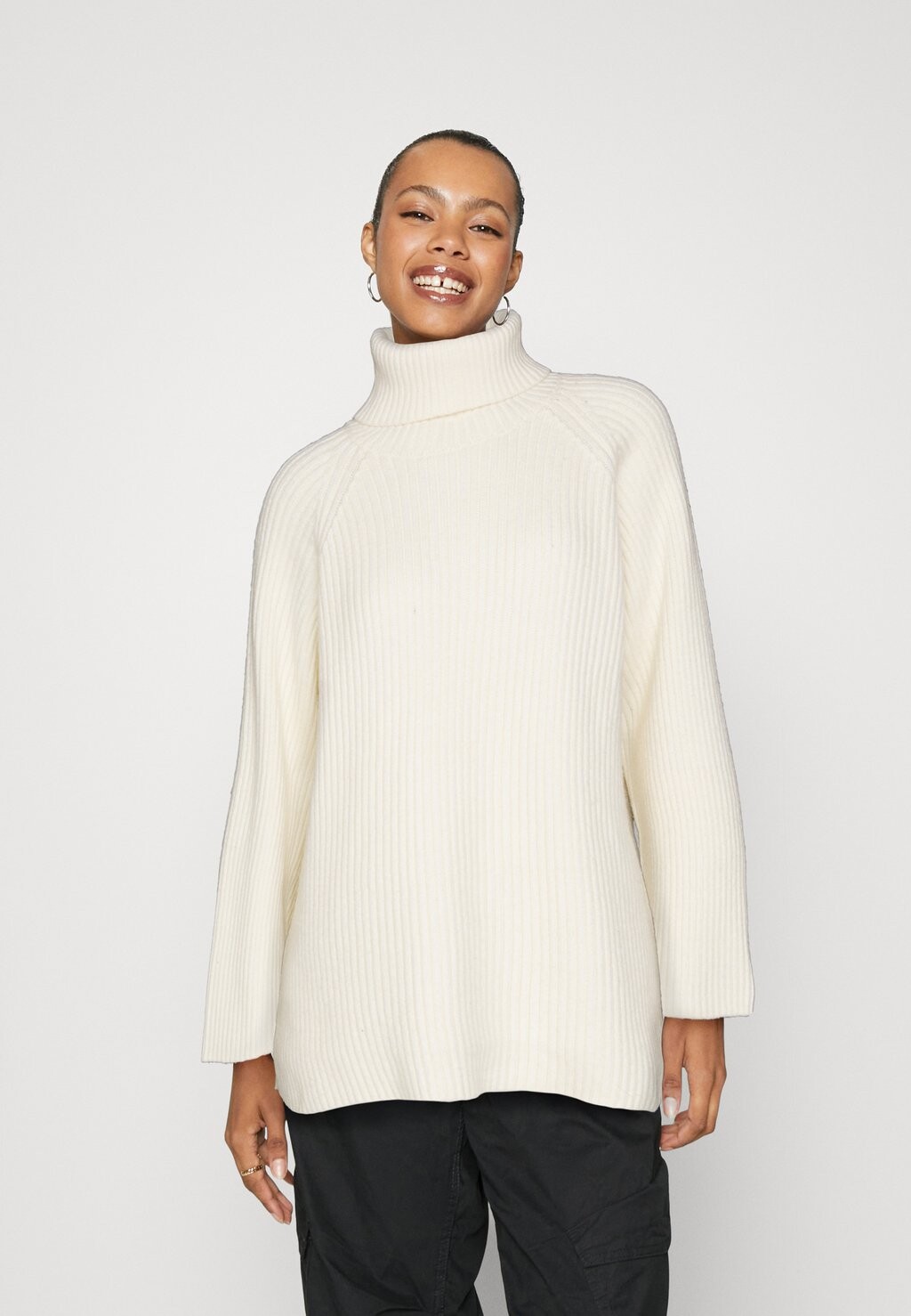 

Вязаный свитер ROLL NECK Gina Tricot, цвет offwhite