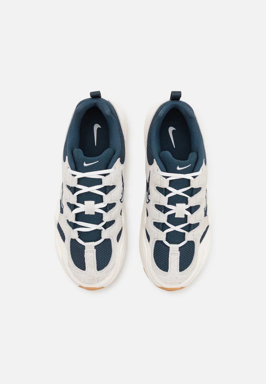

Кроссовки на шнуровке TECH HERA Nike, кремовый