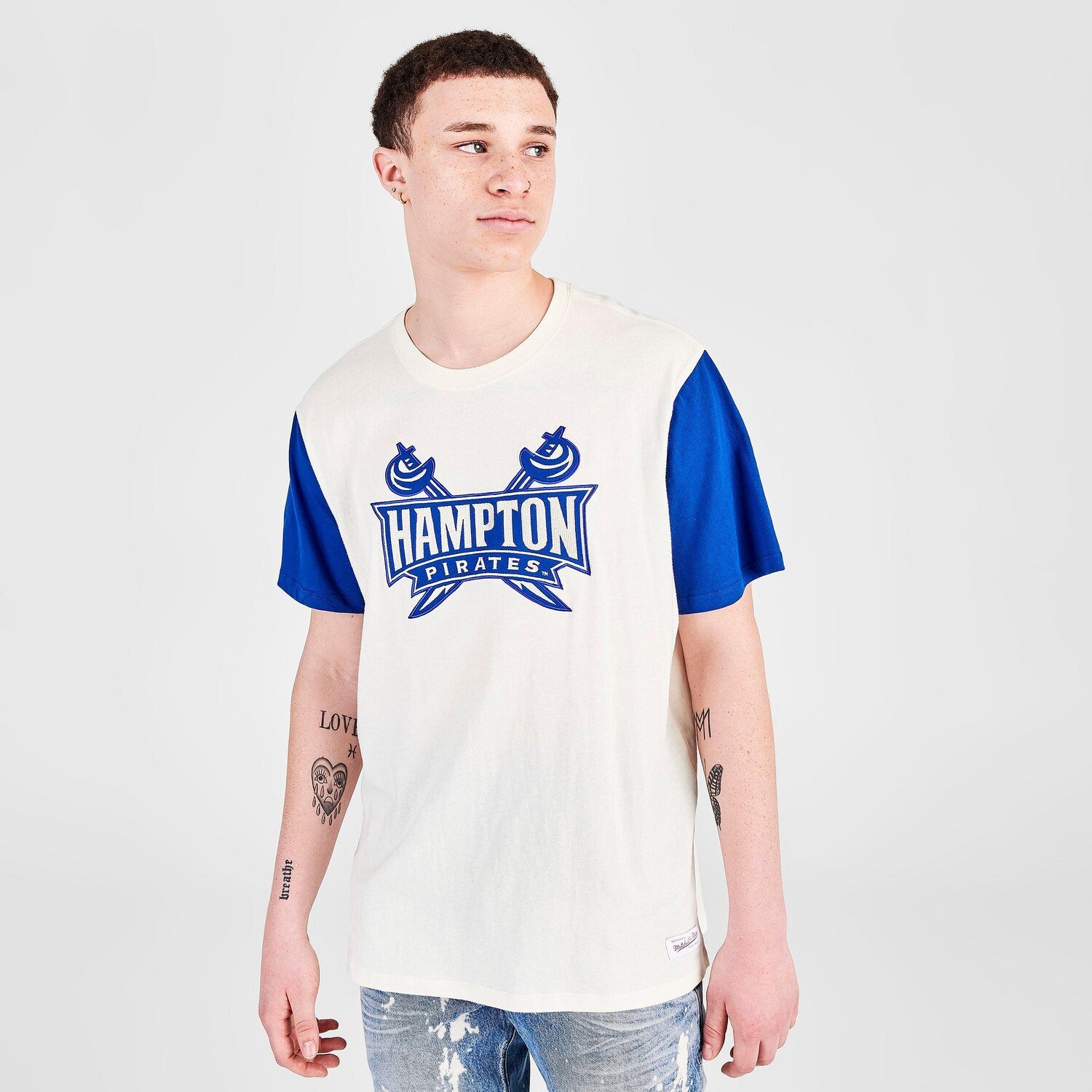 

Мужская футболка Mitchell & Ness Hampton Pirates College с цветными блоками, белый