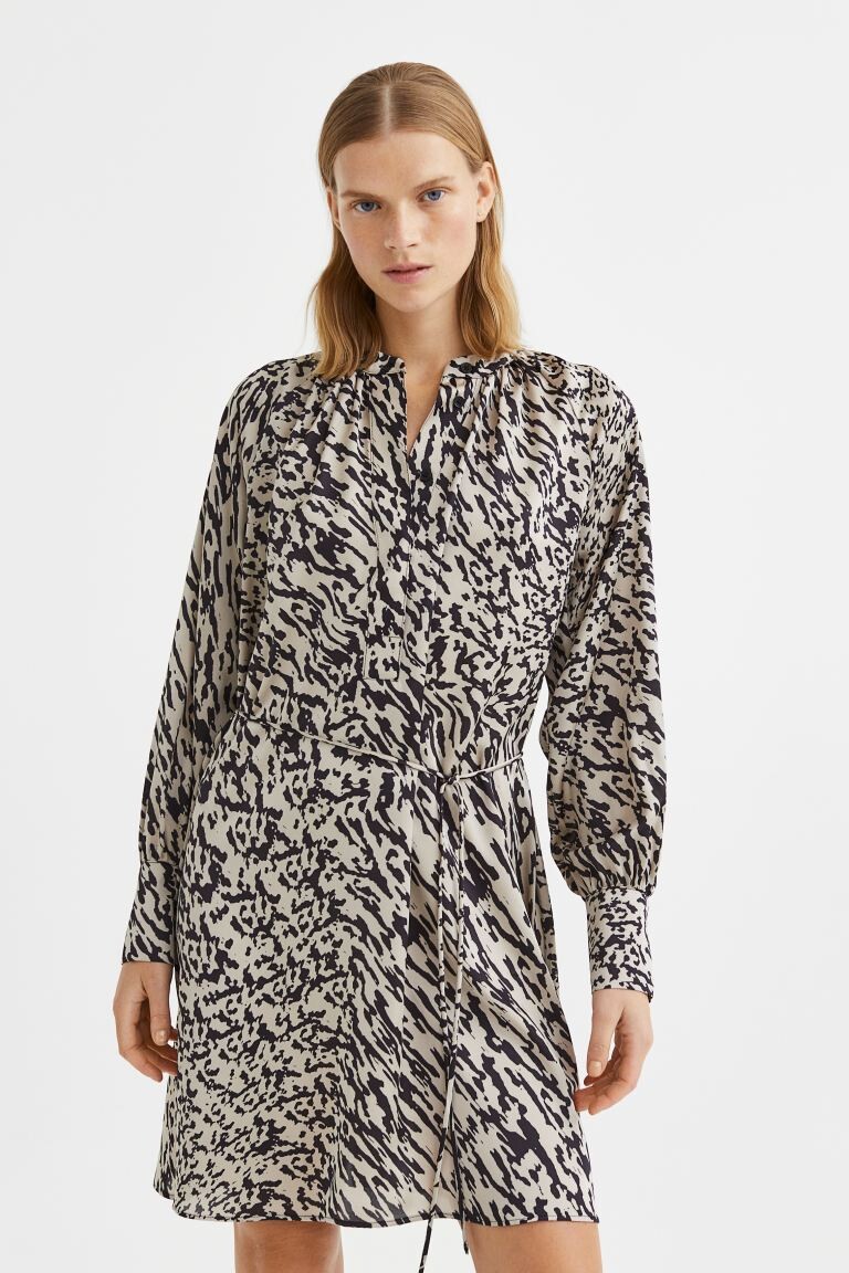 

Короткое атласное платье H&M, светло-бежевый/узор