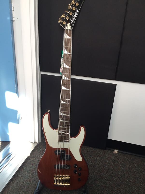 

Джексон X CBXNT V Бас Jackson