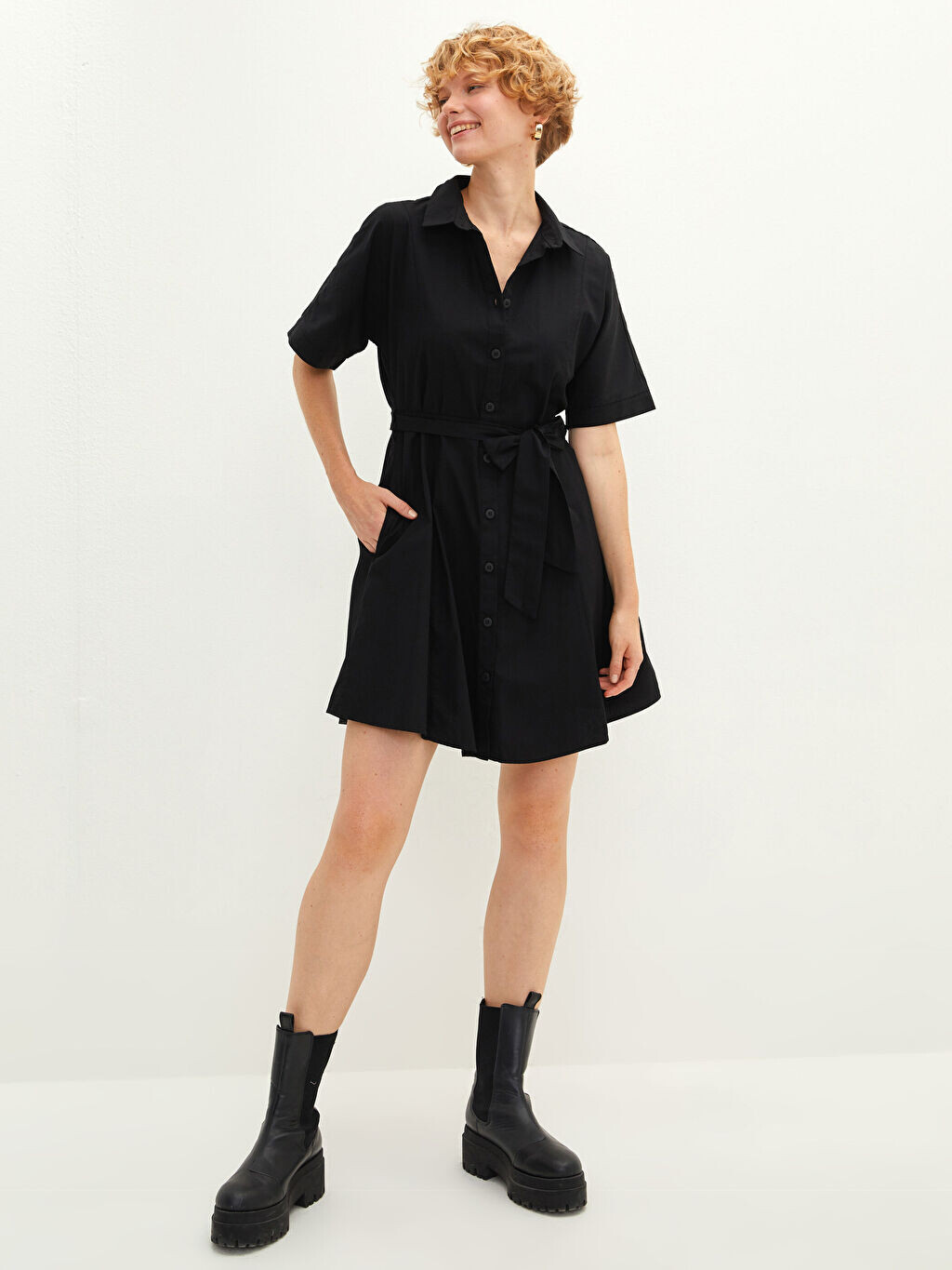 

Хлопковое женское платье с прямым воротником и короткими рукавами LCW Casual