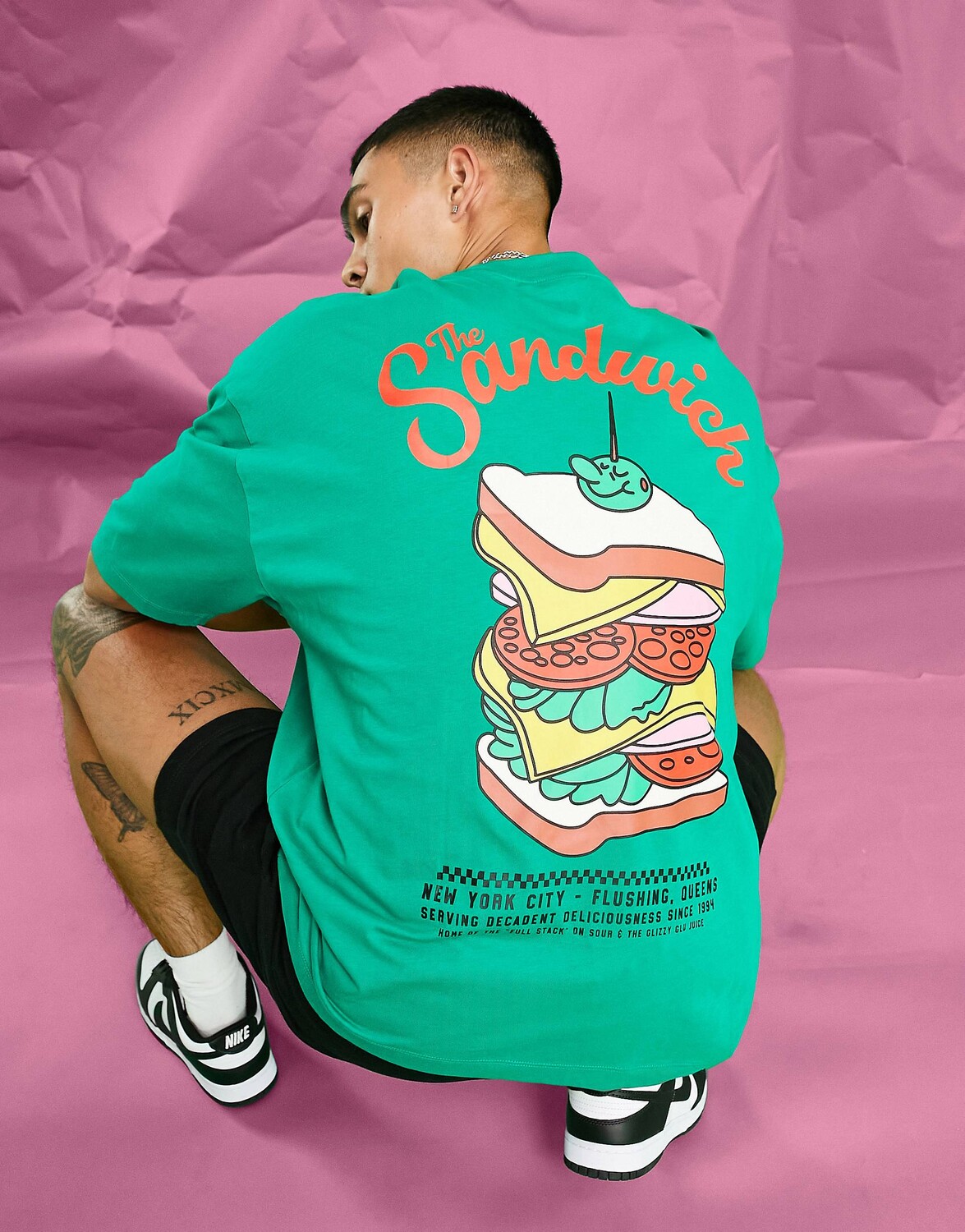

Зеленая футболка оверсайз с принтом \"сэндвич\" на спине ASOS DESIGN, Зеленый