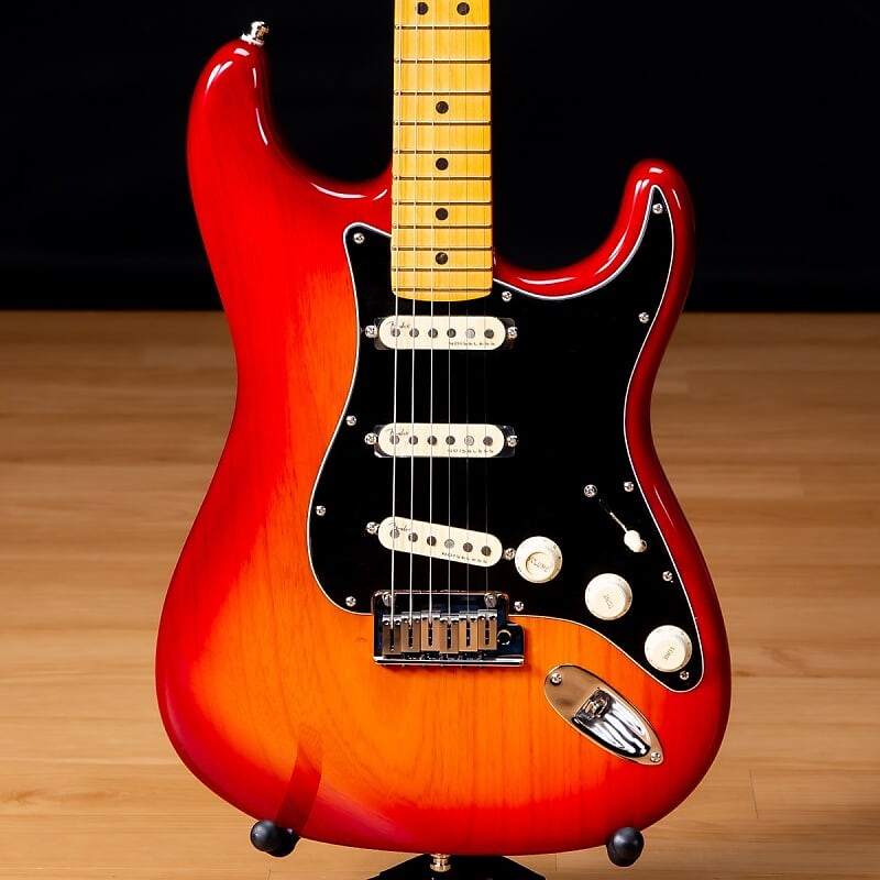 

Fender American Ultra Luxe Stratocaster - Maple, Plasma Red Burst SN US22077188