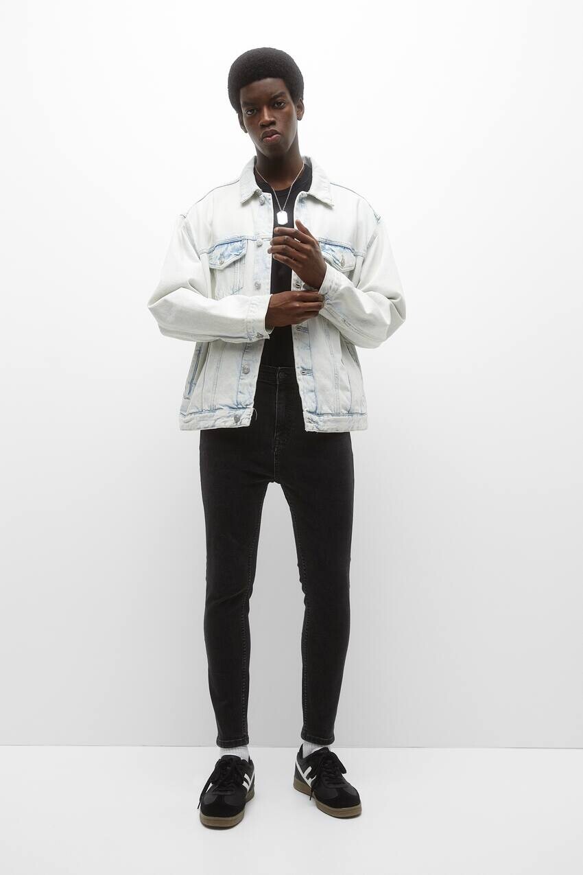 

Базовые черные джинсы морковного кроя Pull&Bear, блеский черный