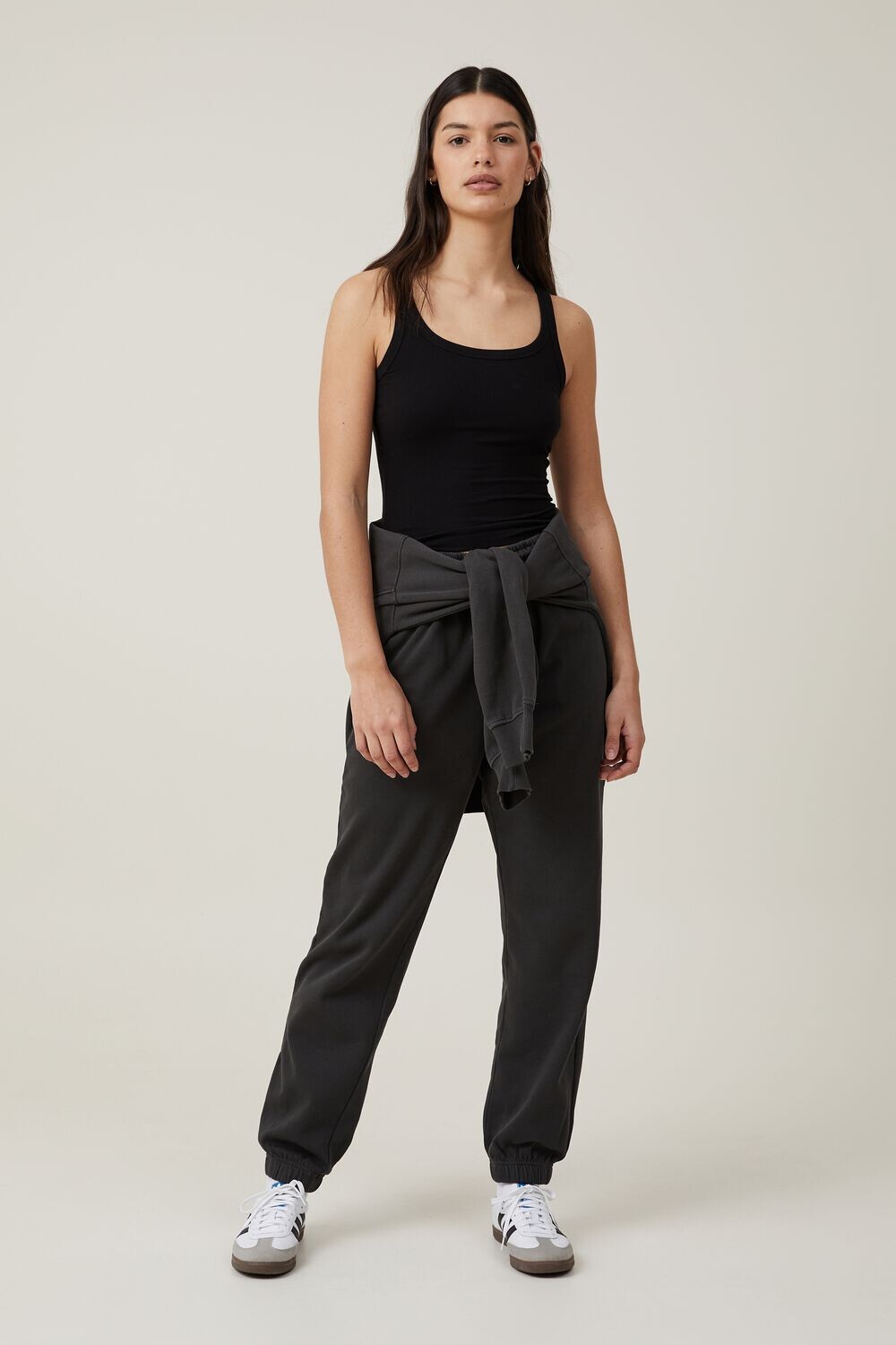 

Классические потертые спортивные штаны Cotton On