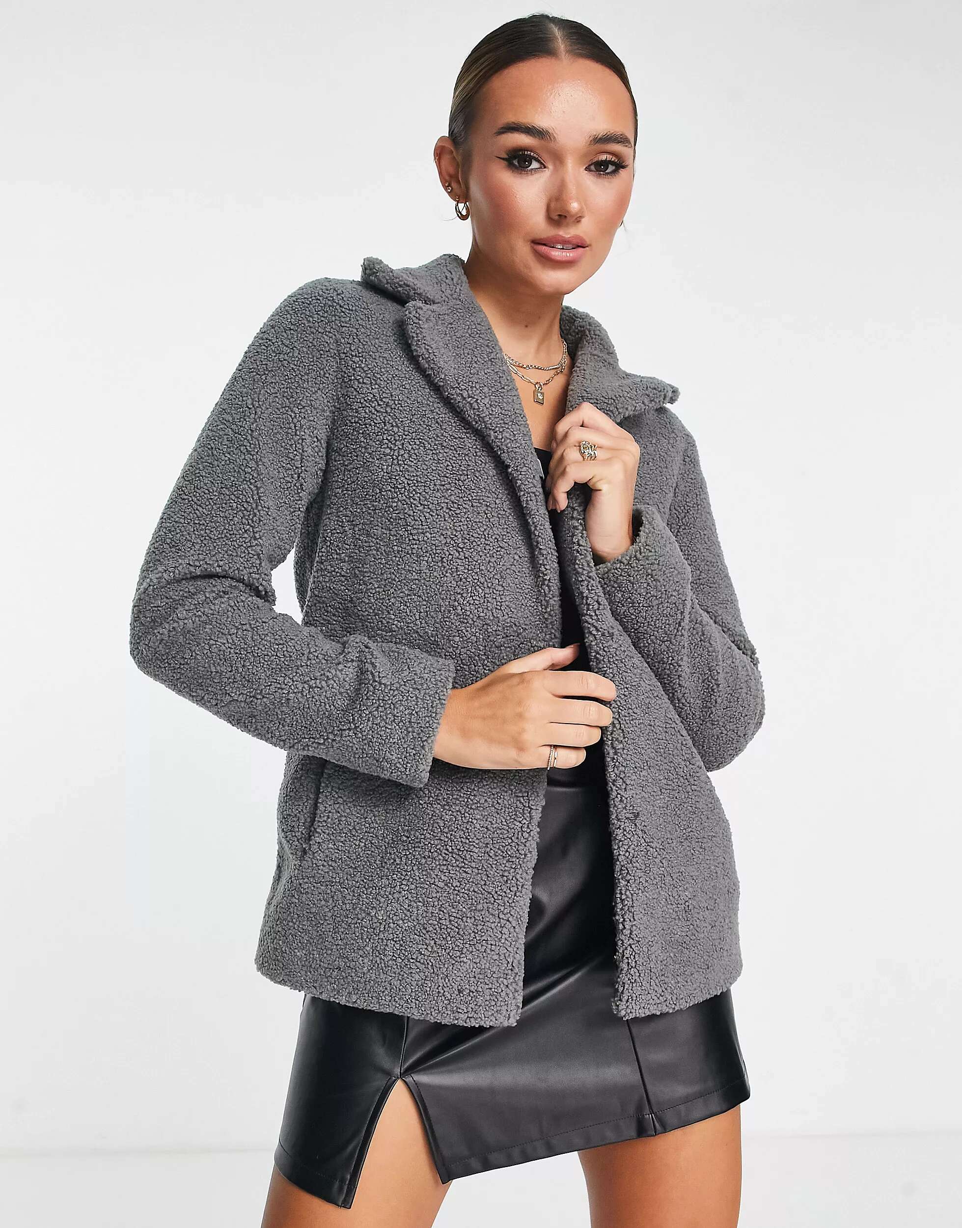 Серая куртка из искусственного меха Unreal Fur unreal fur пальто