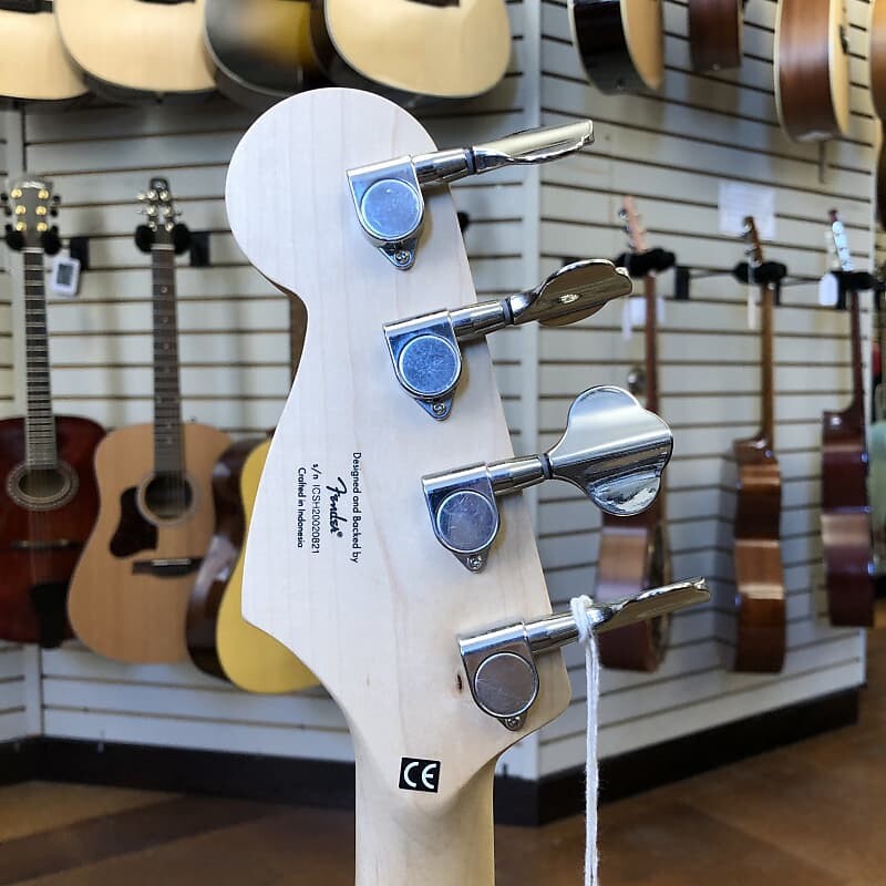 

Squier Mini Precision Bass Черный