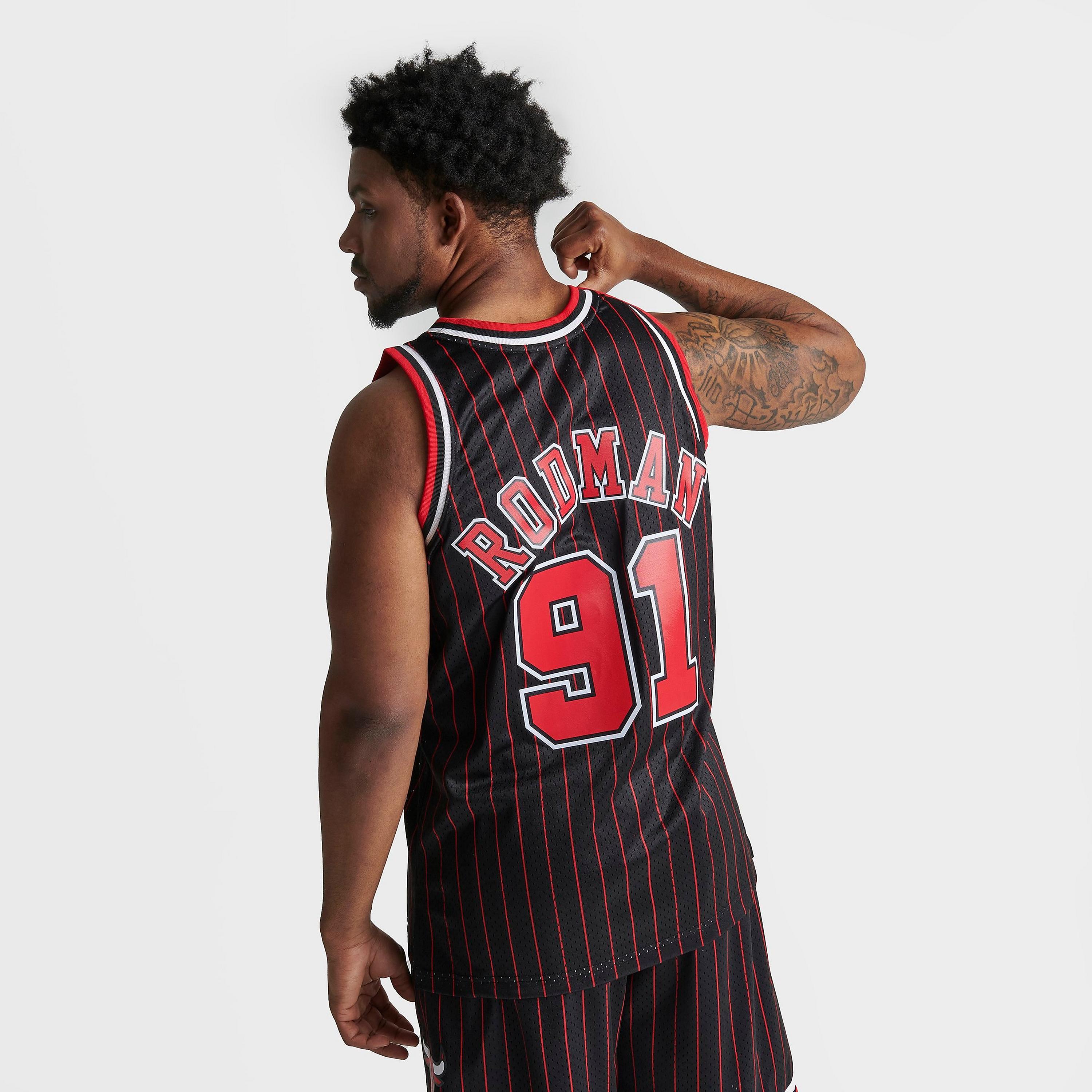 Мужская баскетбольная майка NBA Mitchell & Ness Chicago Bulls Dennis Rodman  1995-96 Alt Swingman, черный – заказать с доставкой из-за рубежа через  онлайн-сервис «CDEK.Shopping»