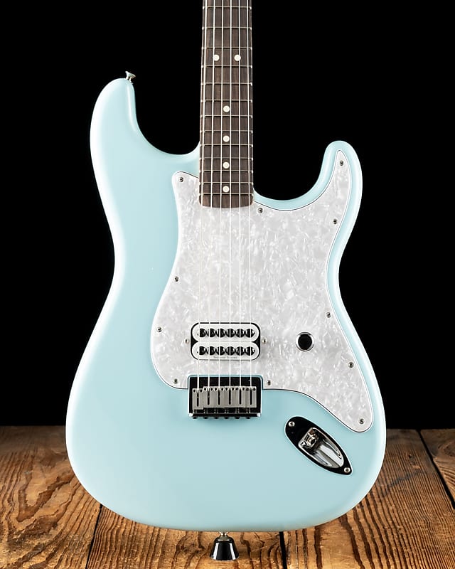 Электрогитара Fender Limited Edition Tom DeLonge Stratocaster - Daphne Blue - Free Shipping