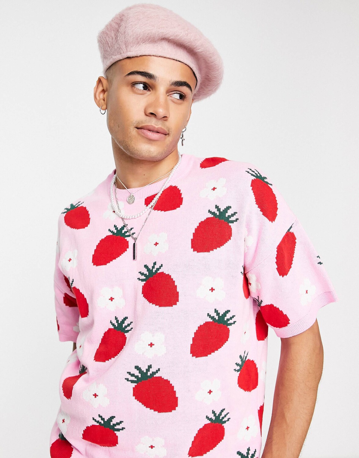 

Трикотажная футболка ASOS DESIGN с клубничным и цветочным орнаментом