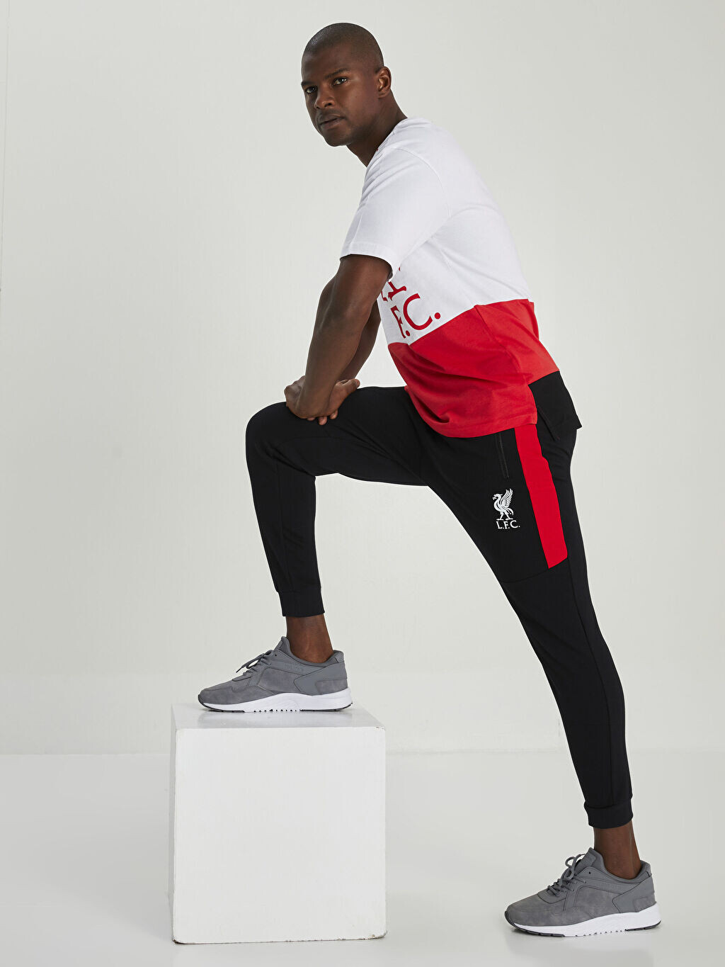 

Мужские спортивные штаны-джоггеры Slim Fit с принтом «Ливерпуль» LCW Active