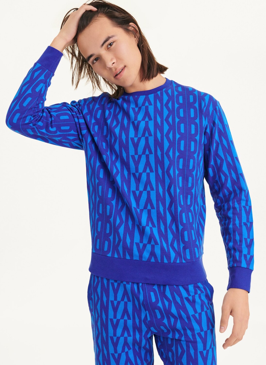 

Шорты и лонгслив с логотипом DKNY
