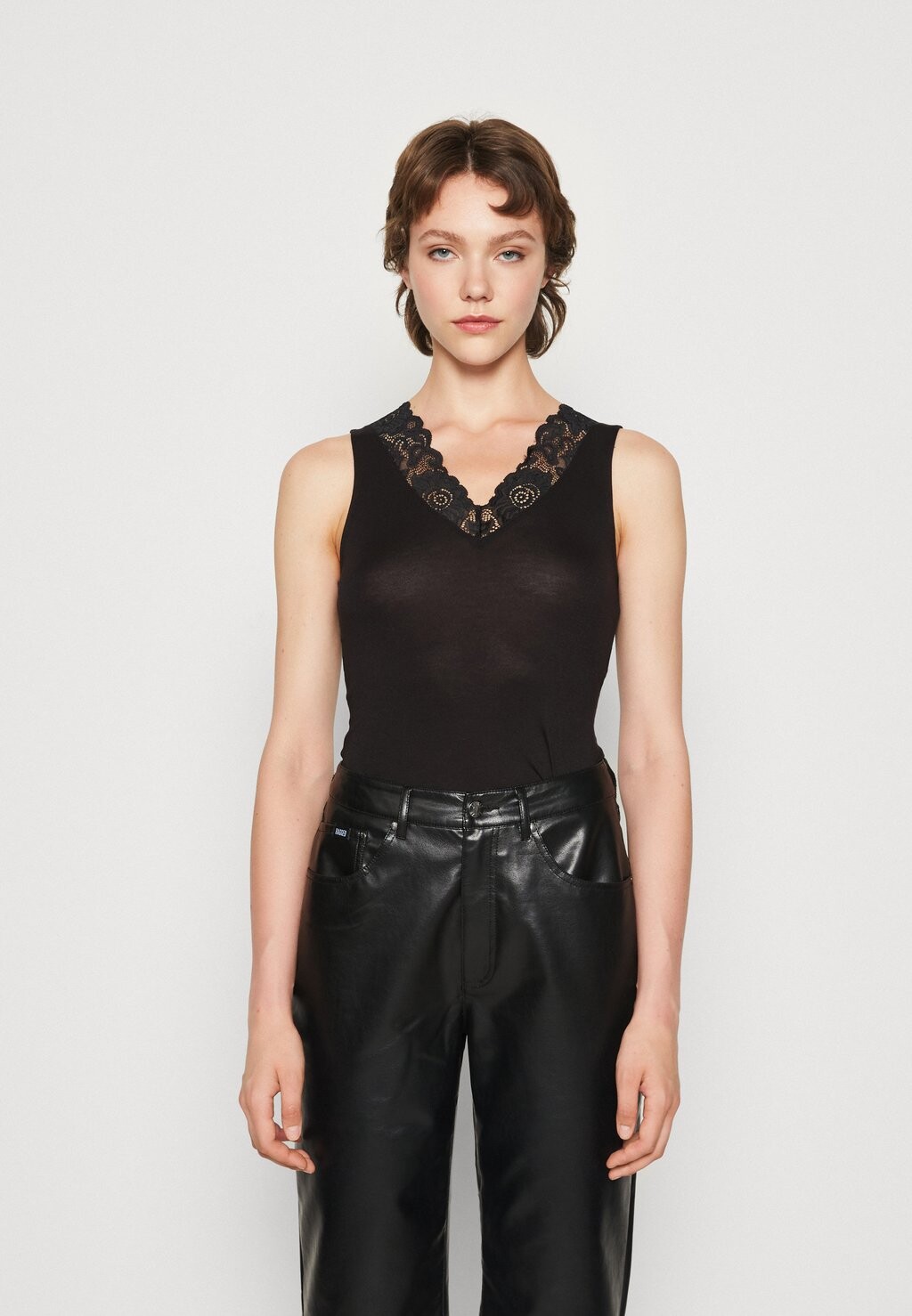 

Топ Vero Moda, черный
