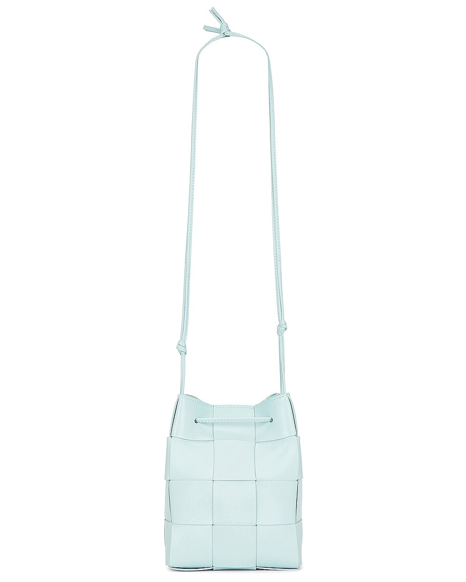 

Сумка Bottega Veneta Small Crossbody Bucket, цвет Teal Washed & Gold