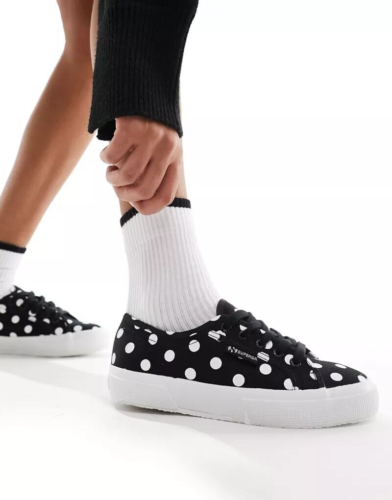

Белые кроссовки в горошек Superga