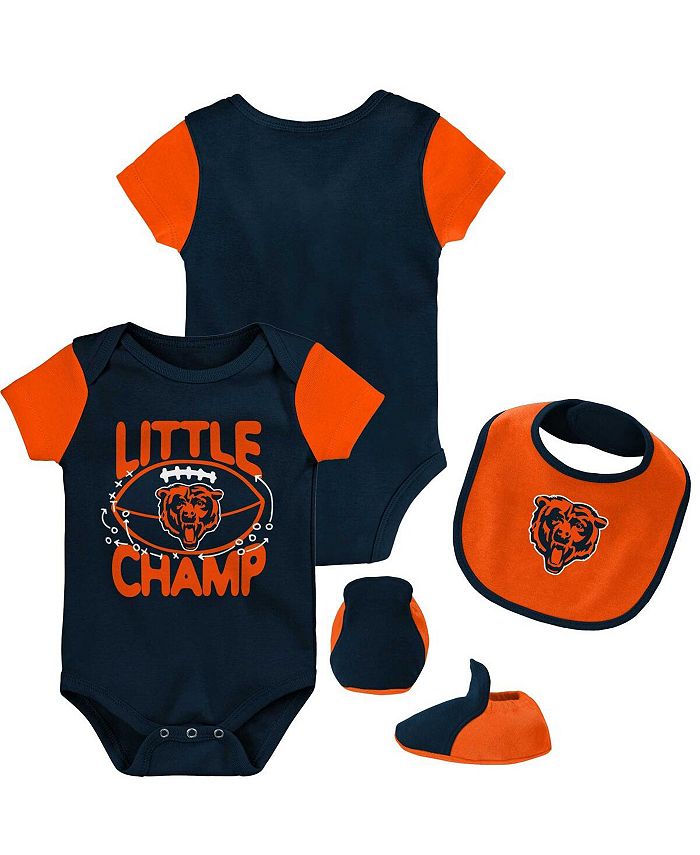 цена Комплект из трех частей: боди, нагрудник и пинетки Chicago Bears Little Champ для новорожденных, темно-синий, оранжевый Outerstuff, синий