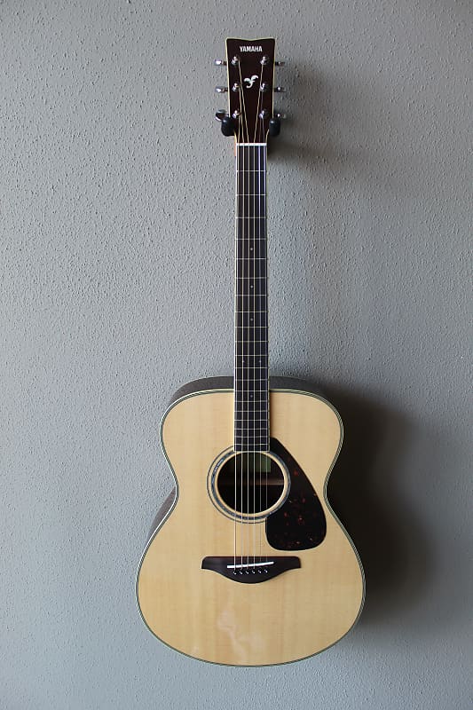 Абсолютно новая концертная акустическая гитара Yamaha FS830 со стальными струнами и сумкой для переноски - натуральная