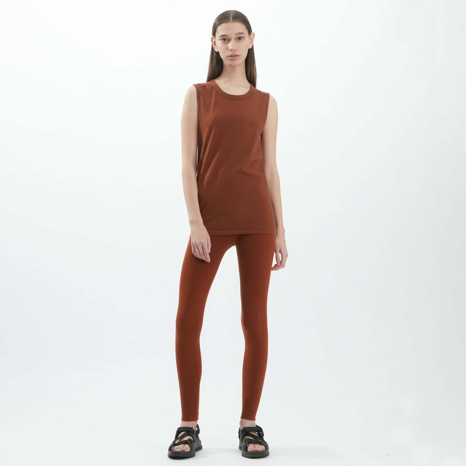 

Футболка Uniqlo U Sleeveless, коричневый