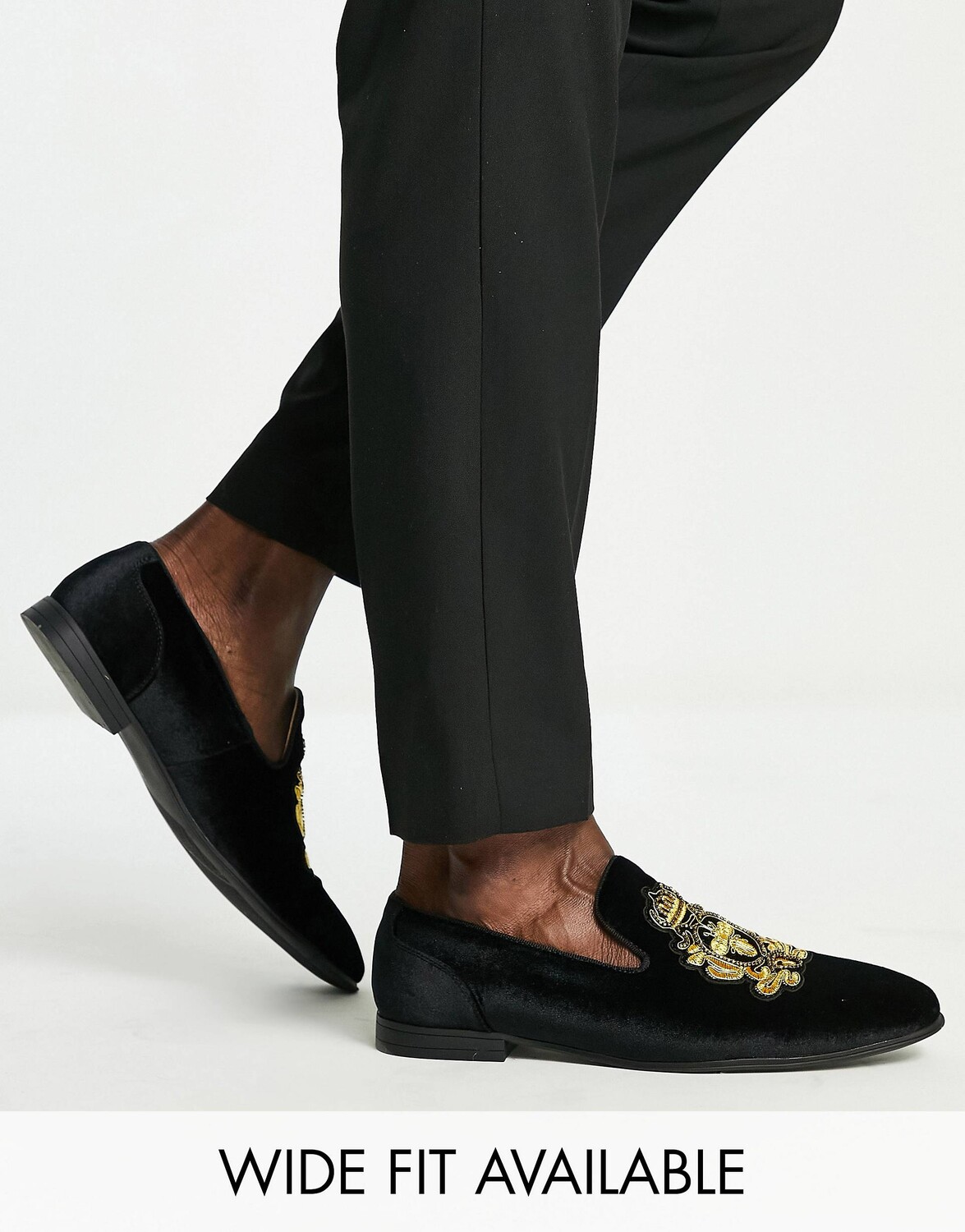 

Черные бархатные лоферы ASOS DESIGN со значком