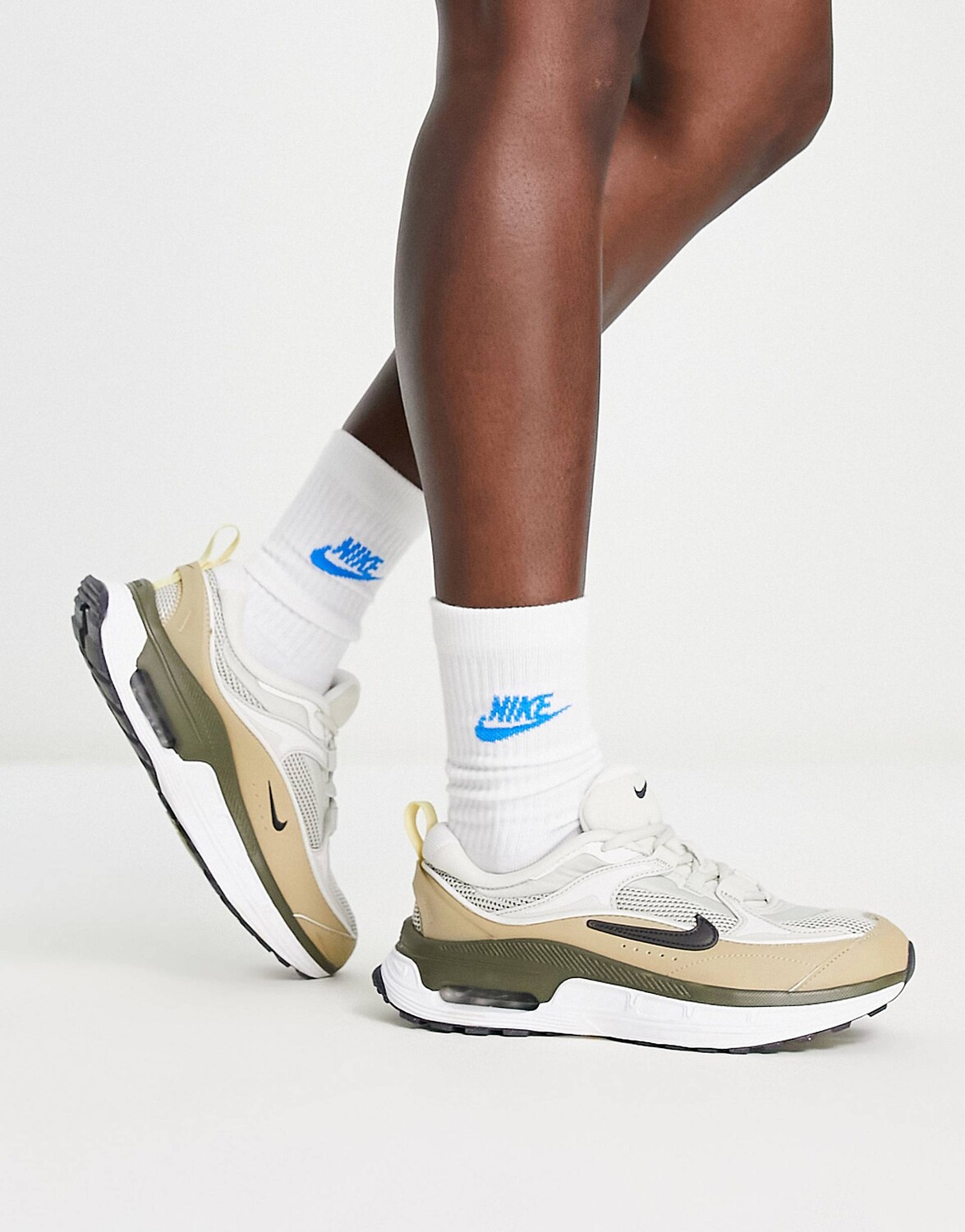 

Кроссовки Nike Air Max Bliss в смешанном цвете