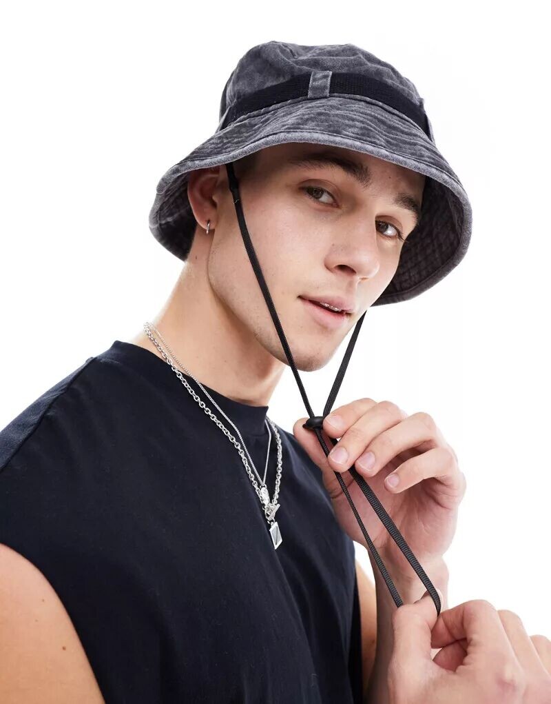

Панама-ведро в стиле сафари ASOS из стираного черного денима с ремешком