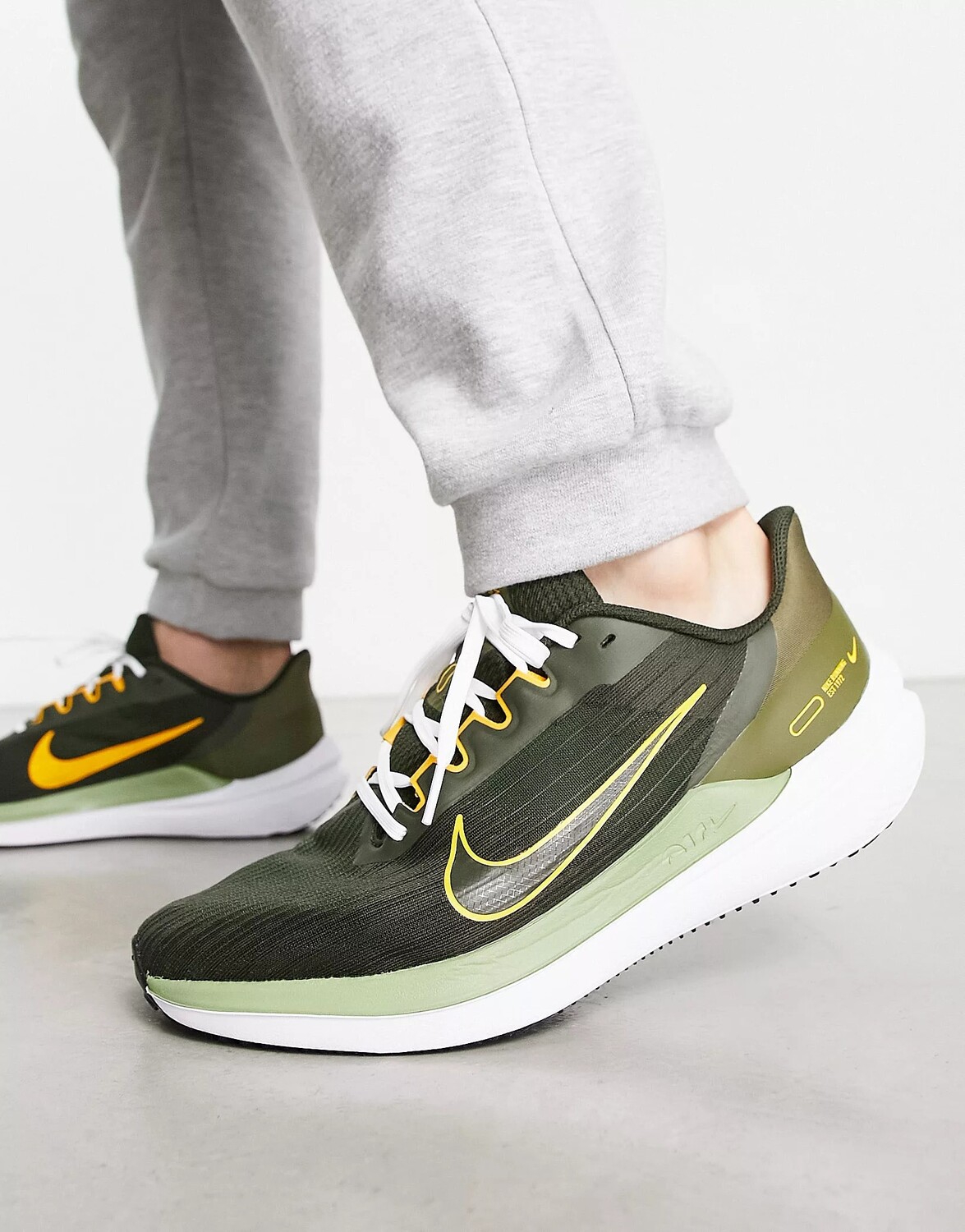 

Кроссовки Nike Running Winflo 9, темно-зеленый