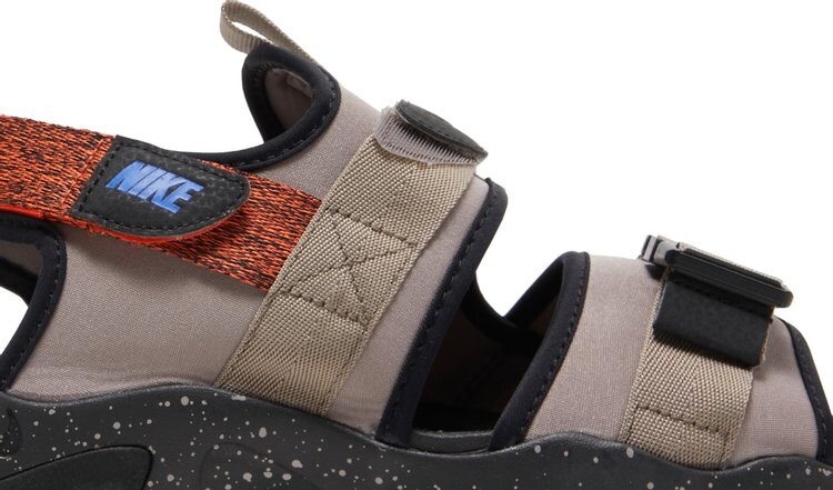 nike canyon fossil