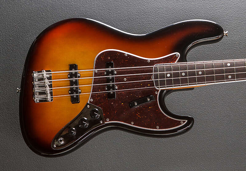 

Американский винтаж II 1966 Jazz Bass - 3 цвета солнечных лучей Fender American II Jazz Bass -
