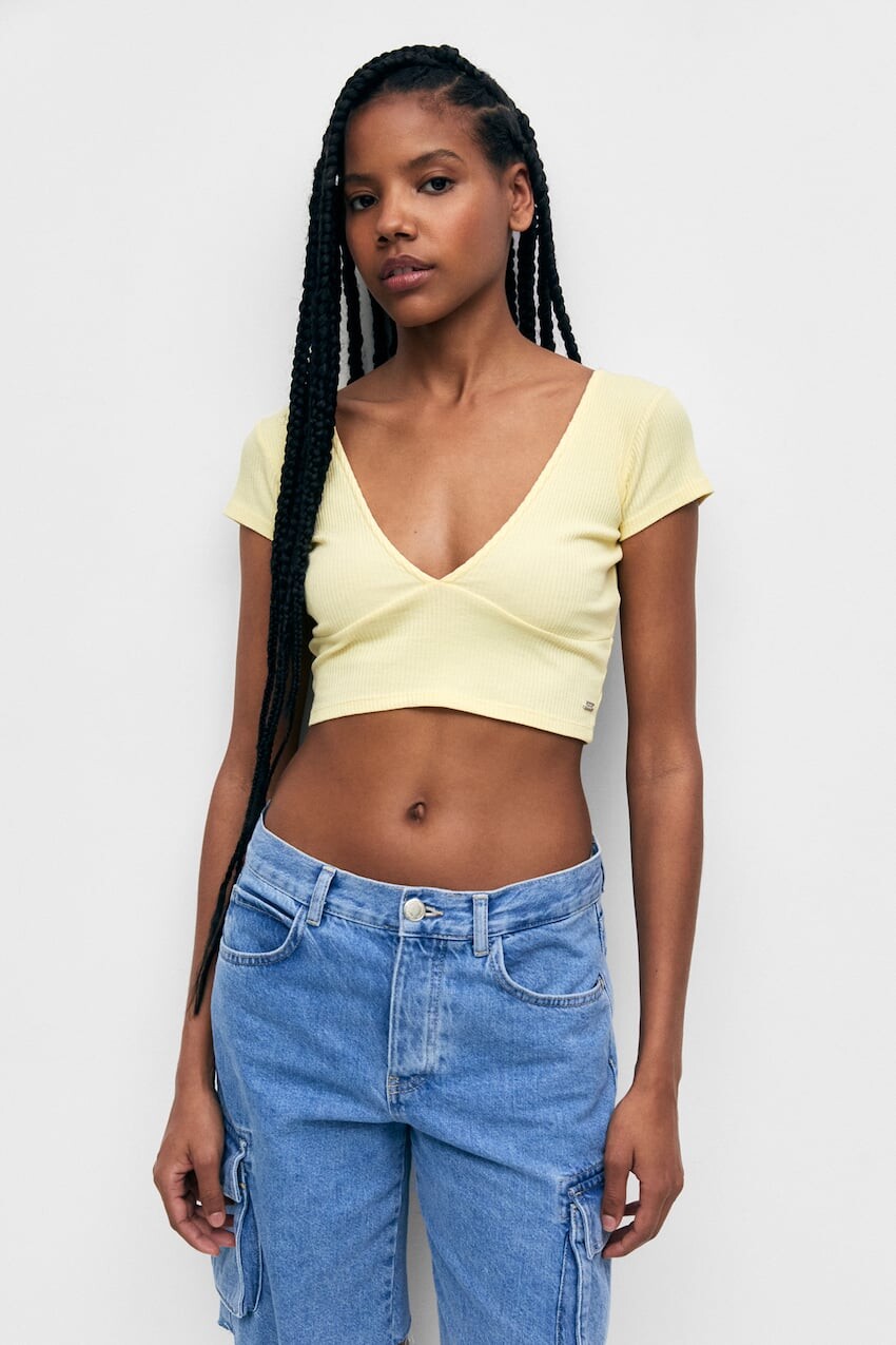 

Желтая футболка в рубчик Pull&Bear, желтый