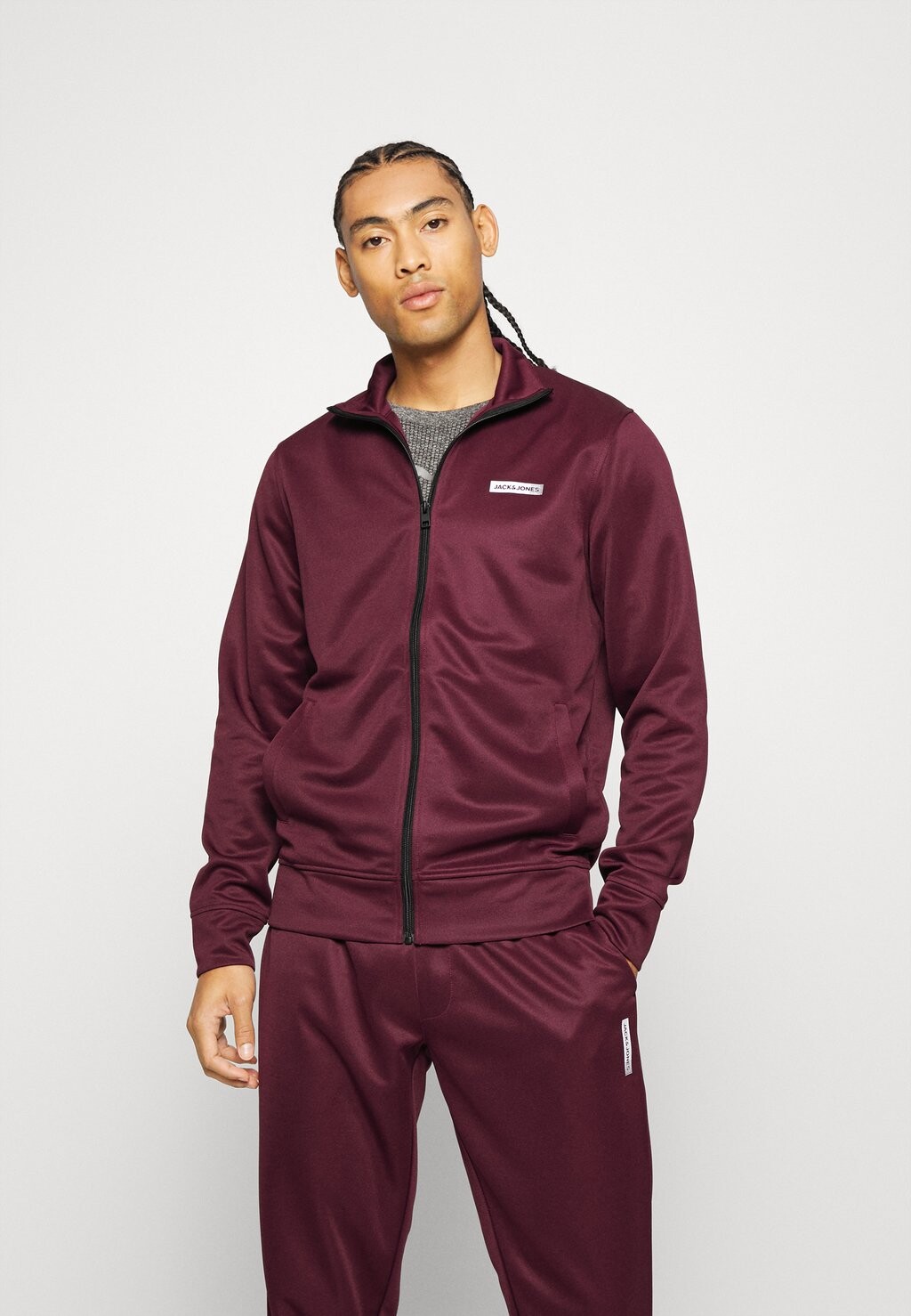 

Спортивный костюм Jack & Jones
