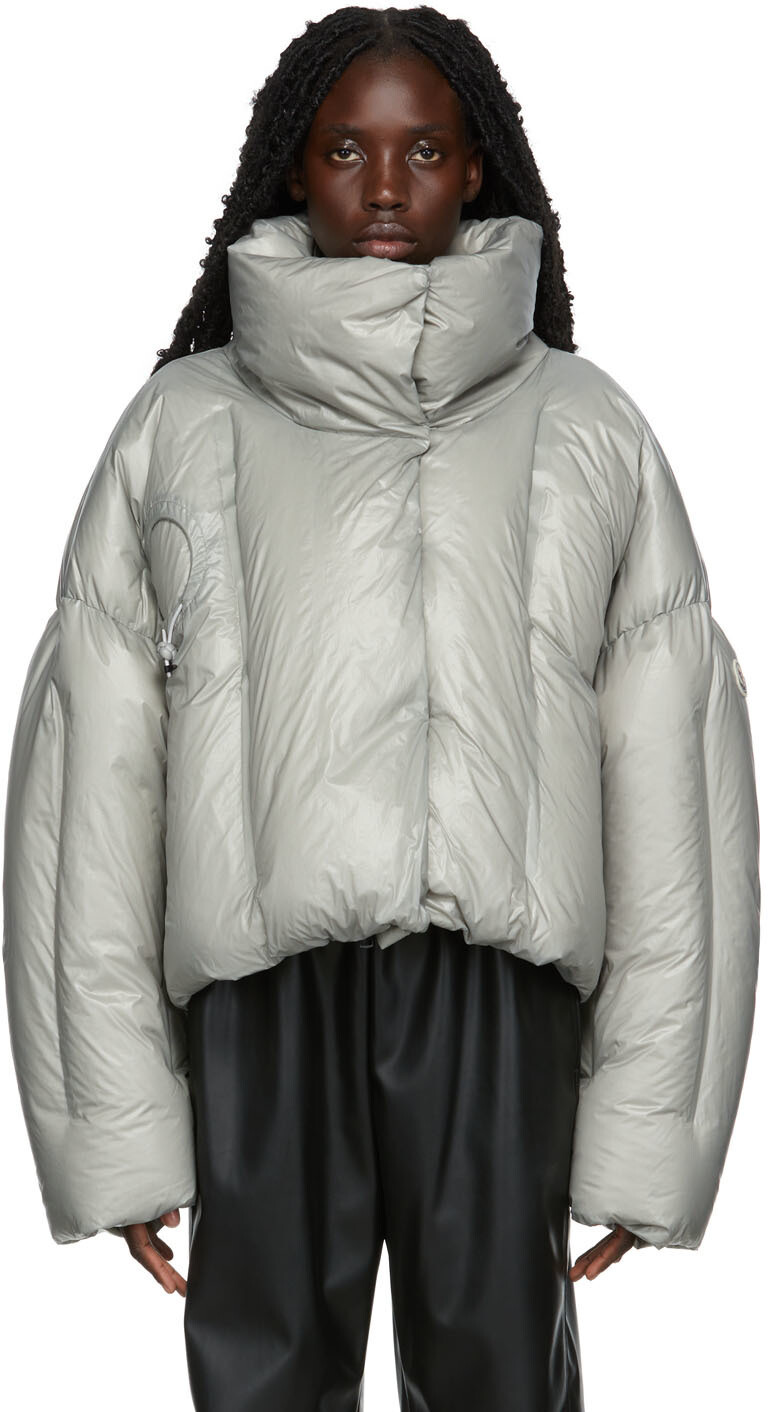 

Серый пуховик Moncler Dingyun Zhang Aloby Moncler Genius